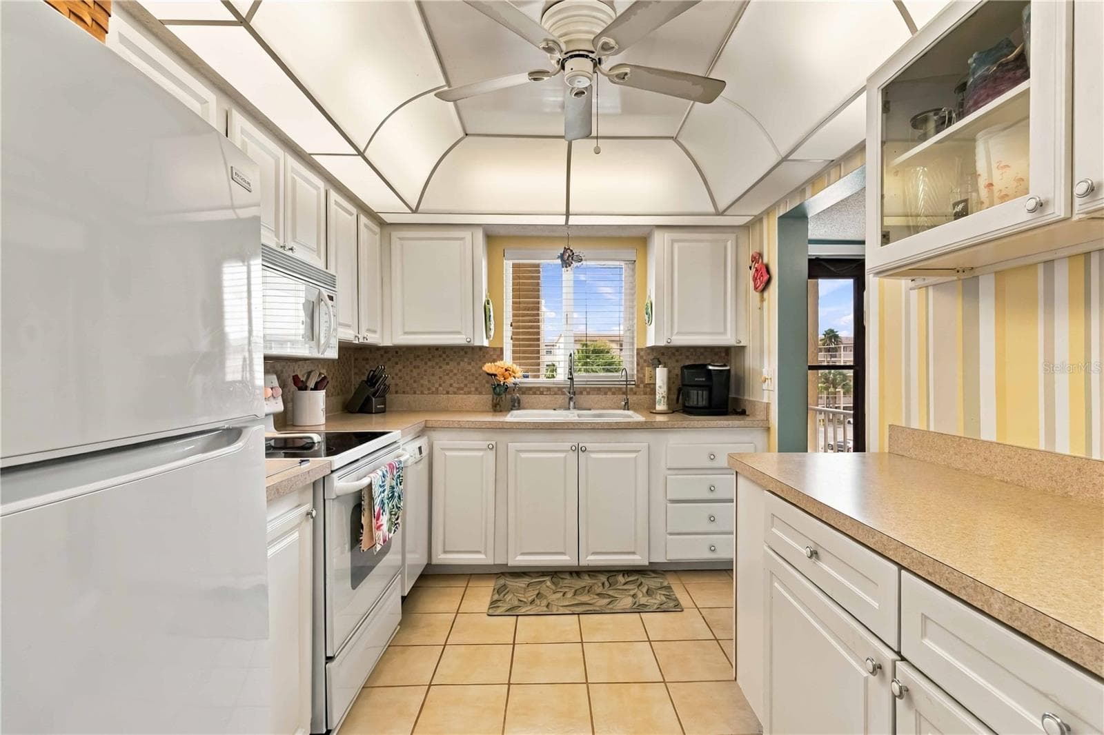 Condominium at 3617 LAKE BAYSHORE DR #401, BRADENTON, photo 14 of 43
