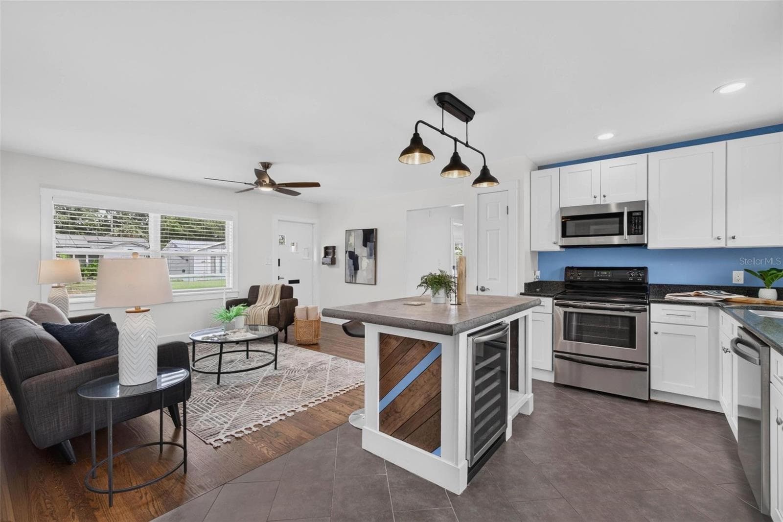 Center Island provides gathering or eating space - 3312 MELTON ST N, ST PETERSBURG