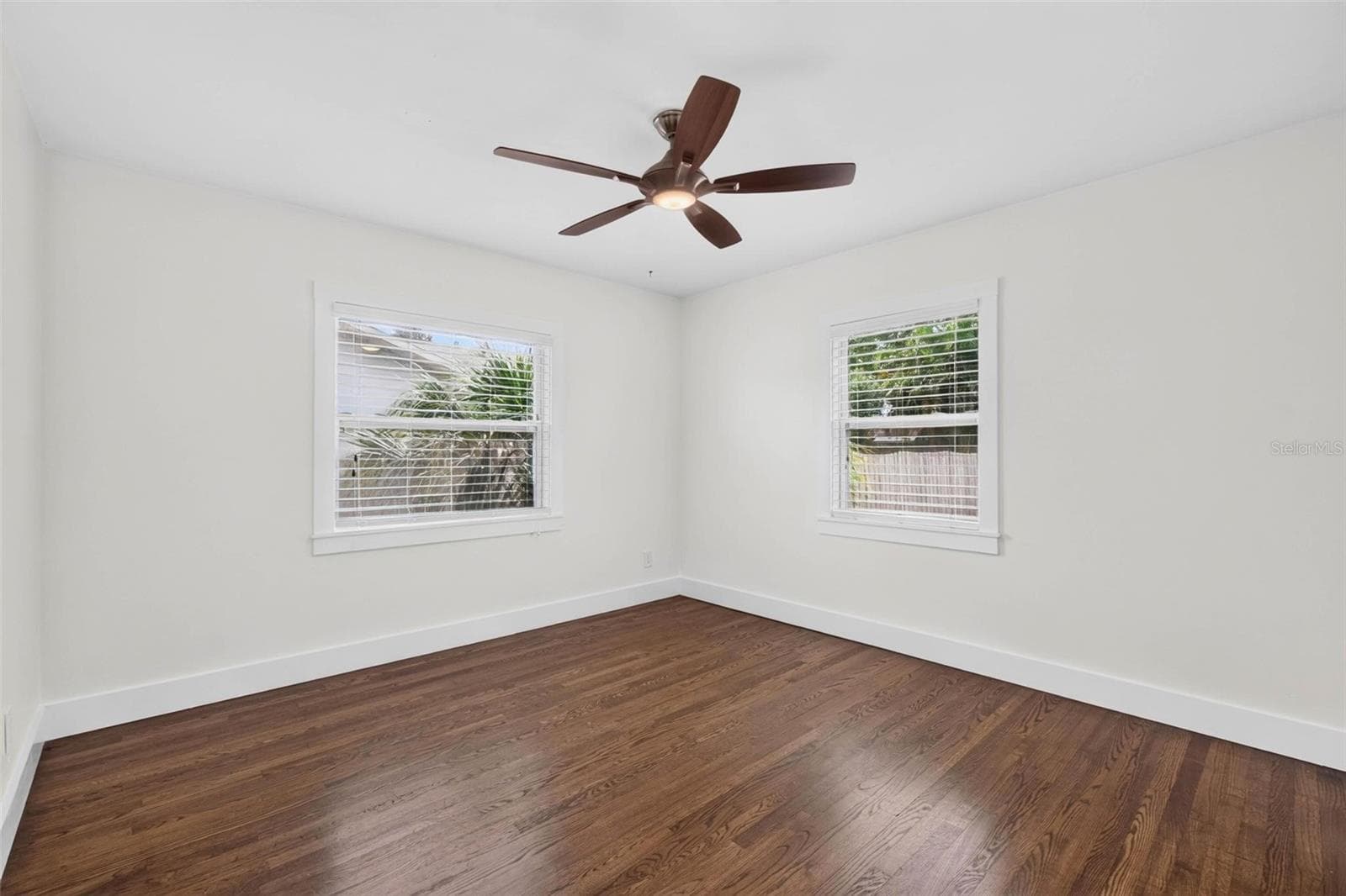 Second bedroom has glistening original oak floors - 3312 MELTON ST N, ST PETERSBURG