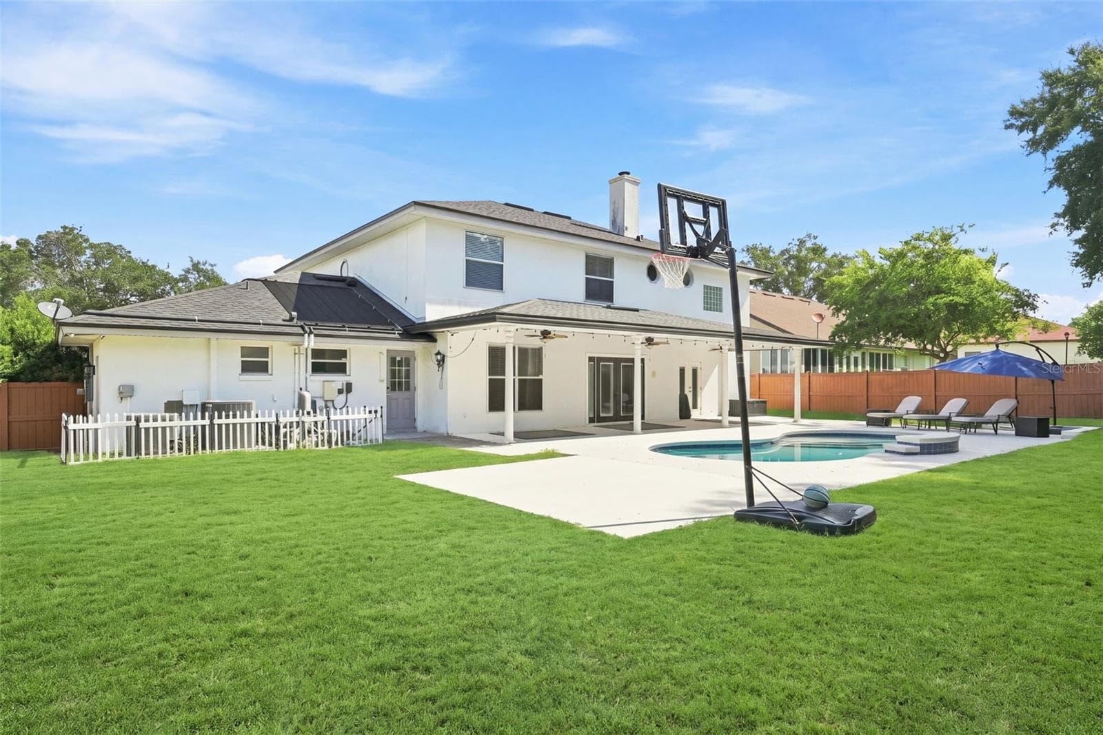 Oversized backyard with basketball pad - 1349 VALLEY PINE CIR, APOPKA