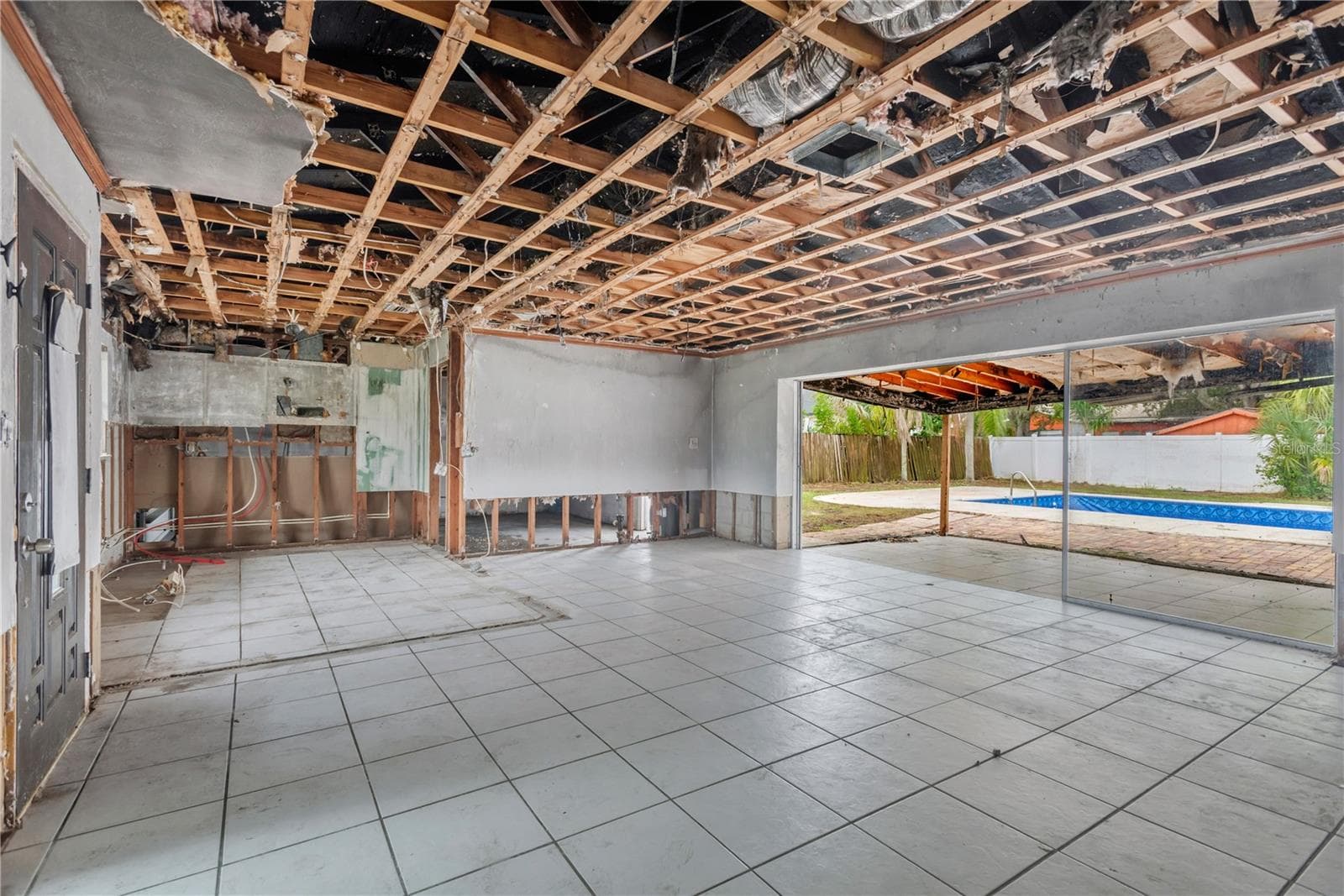 Single Family Residence at 6320 FAIRWAY BLVD, APOLLO BEACH, photo 4 of 10