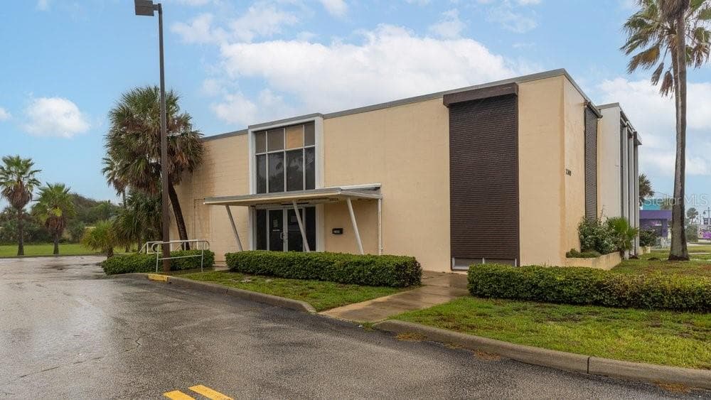 Office at 2300 S ATLANTIC AVE, DAYTONA BEACH SHORES, photo 2 of 10