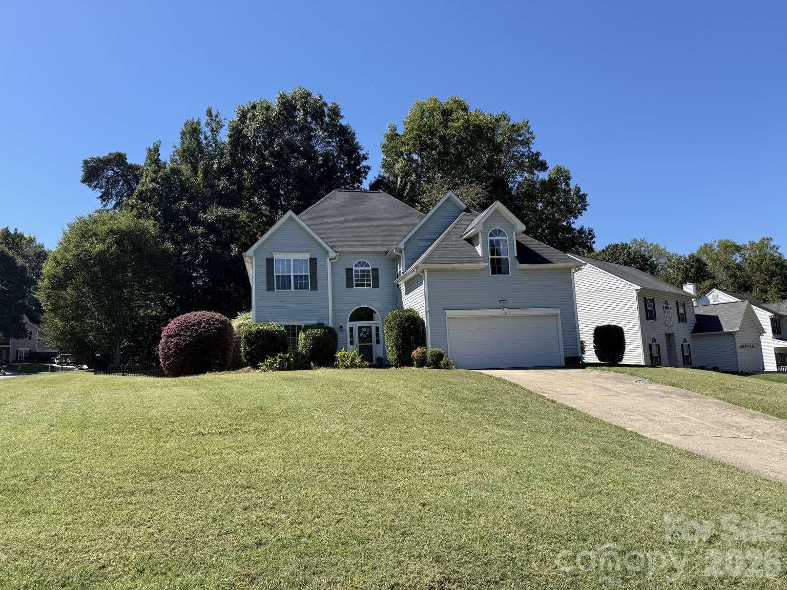 Single Family Residence at 715 W Cheval Drive, Fort Mill, photo 2 of 31
