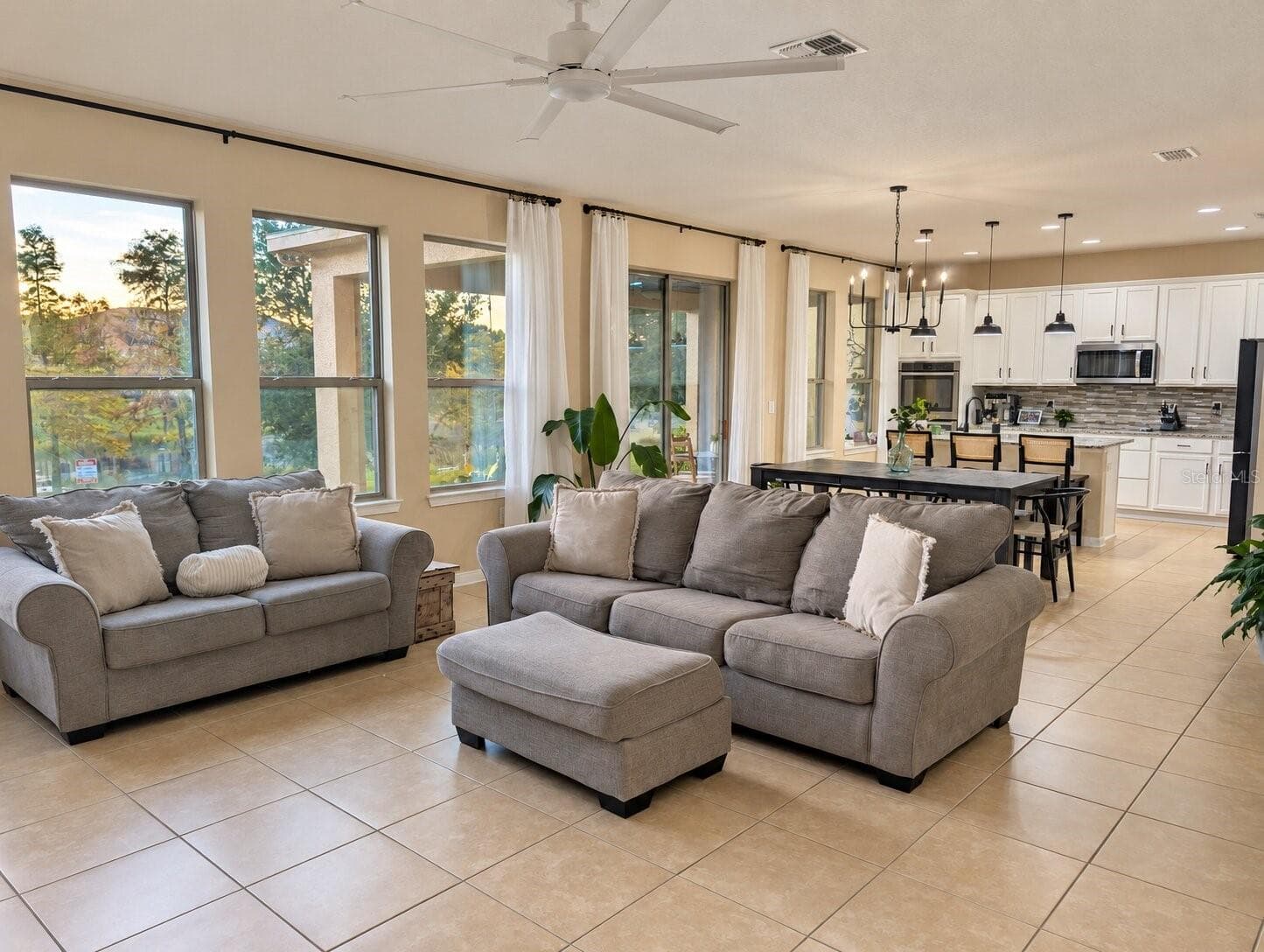 Single Family Residence at 1119 FOUNTAIN COIN LOOP, ORLANDO, photo 4 of 42