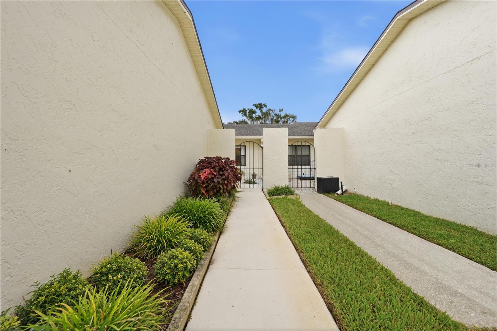 Condominium at 2226 CYPRESS COVE DR, TAVARES, photo 37 of 44