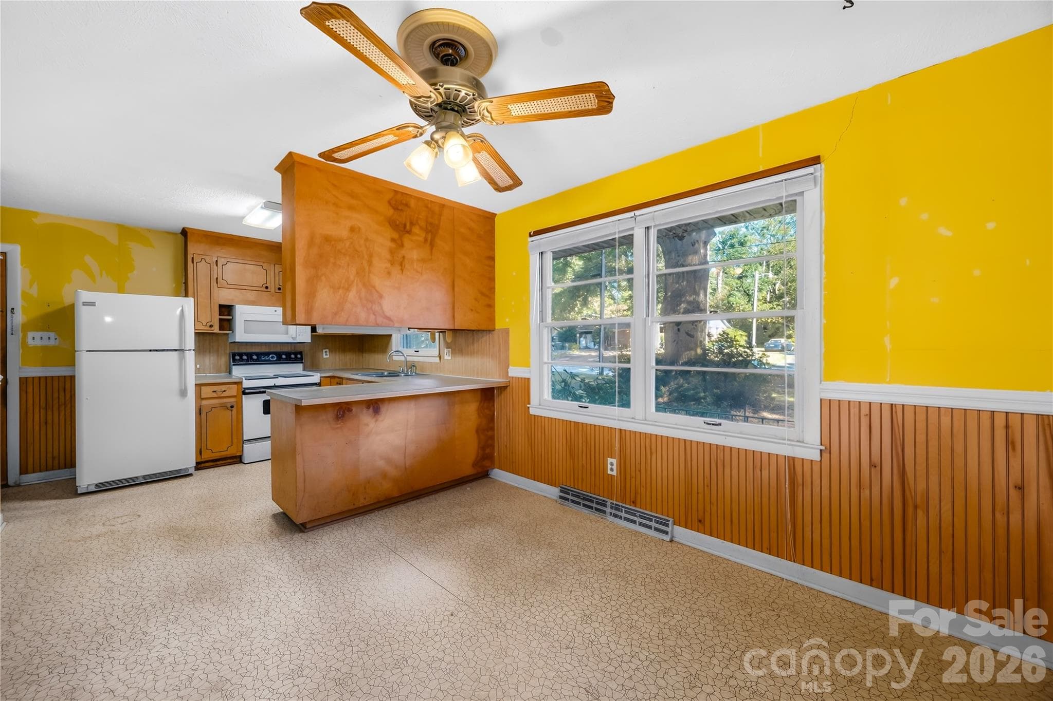 Single Family Residence at 2124 Woodlawn Street, Kannapolis, photo 5 of 25