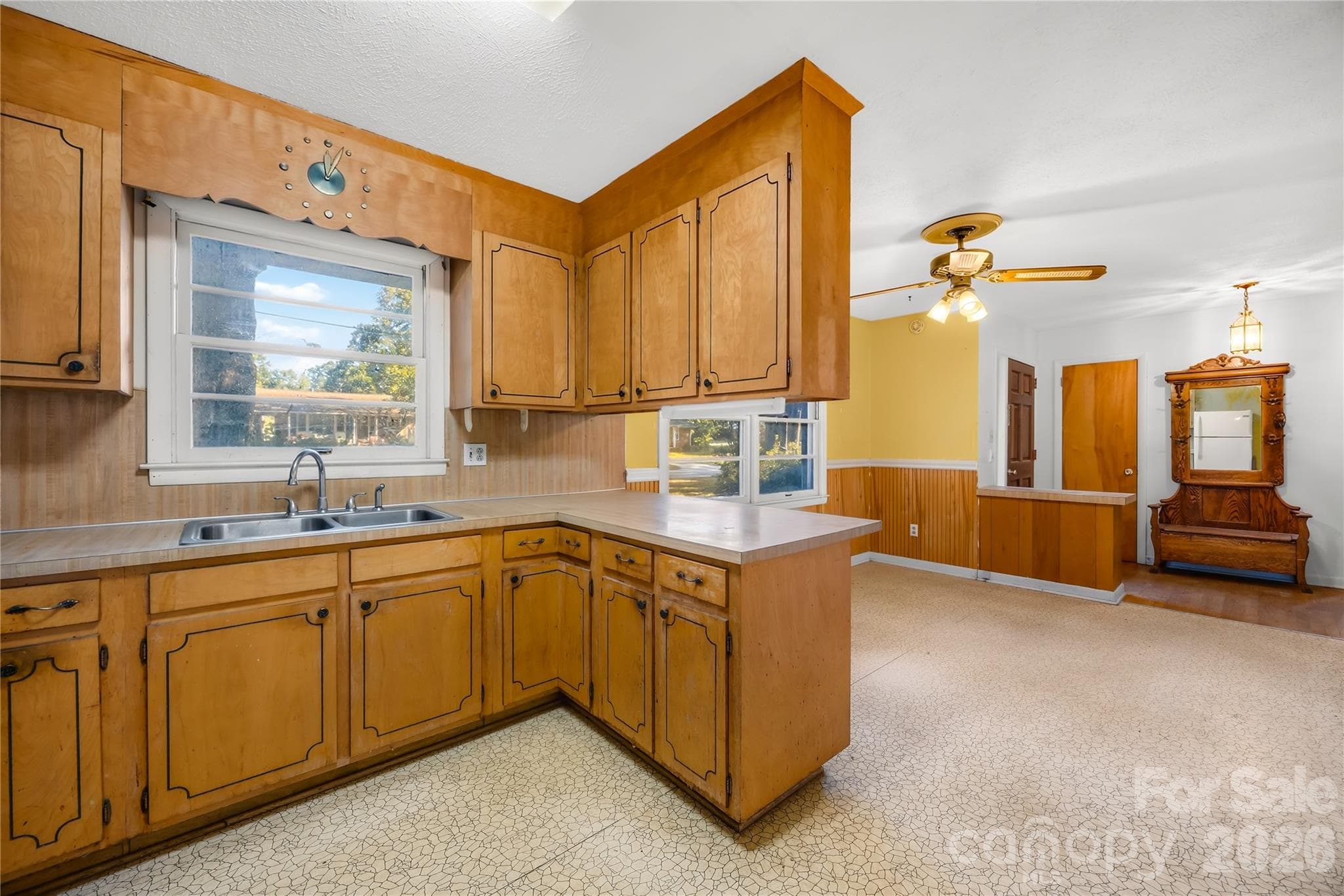 Single Family Residence at 2124 Woodlawn Street, Kannapolis, photo 6 of 25