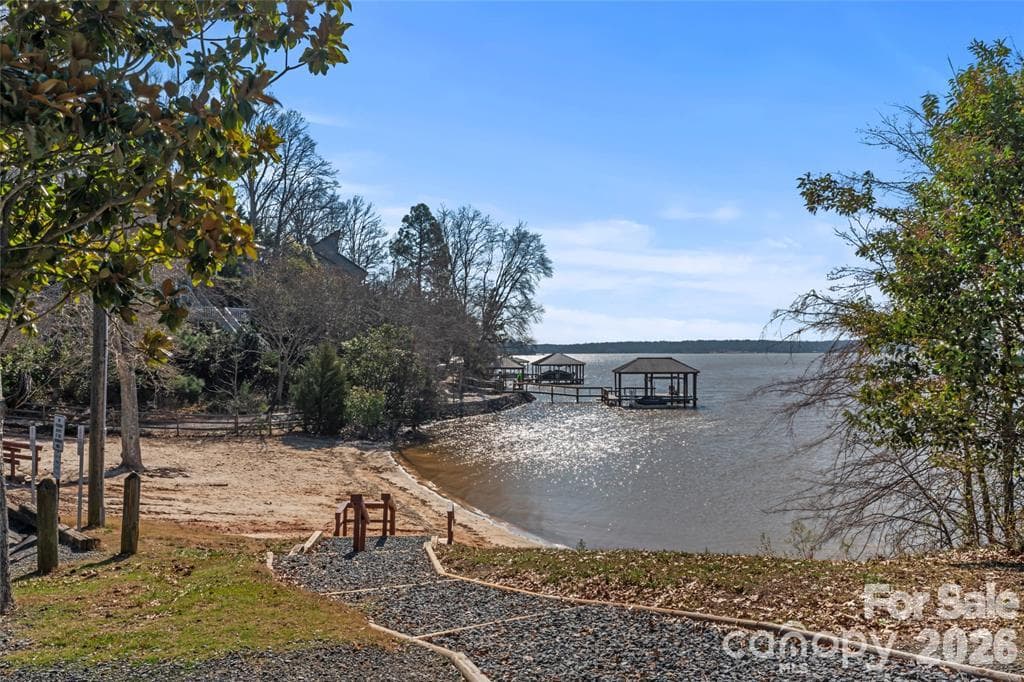 Townhouse at 114 Inlet Point Drive, Tega Cay, photo 37 of 37