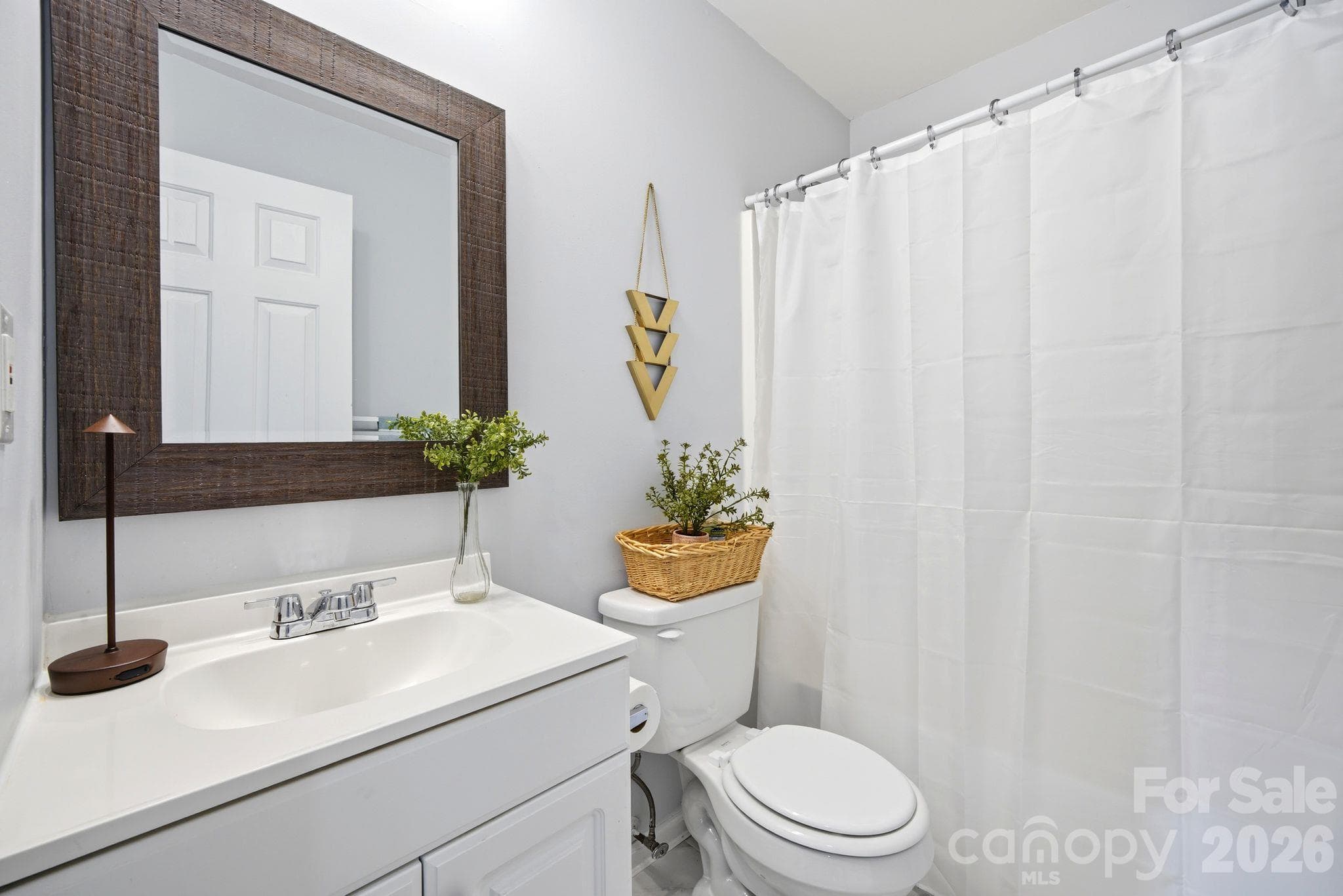 HALLWAY BATHROOM - 1008 Raywood Court, Matthews