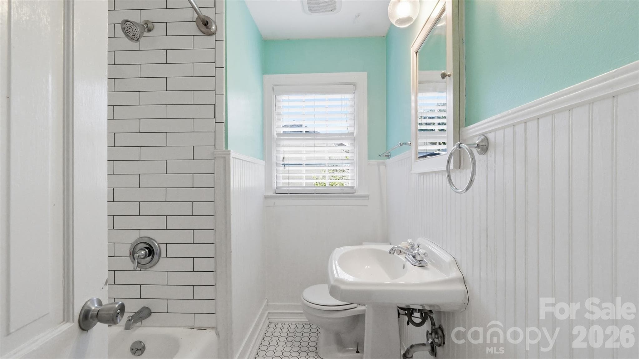 Single Family Residence at 1004 S South Street, Gastonia, photo 12 of 36