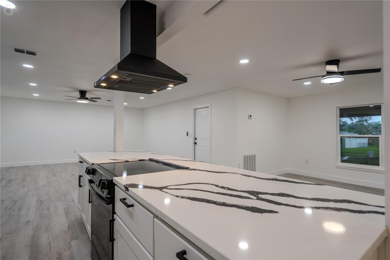 Single Family Residence at 611 ROOKS RD, SEFFNER, photo 8 of 37