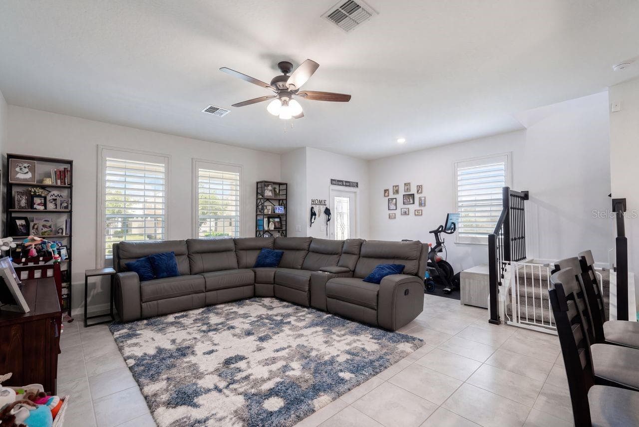 Single Family Residence at 17126 QUICKSILVER AVE, WINTER GARDEN, photo 3 of 38