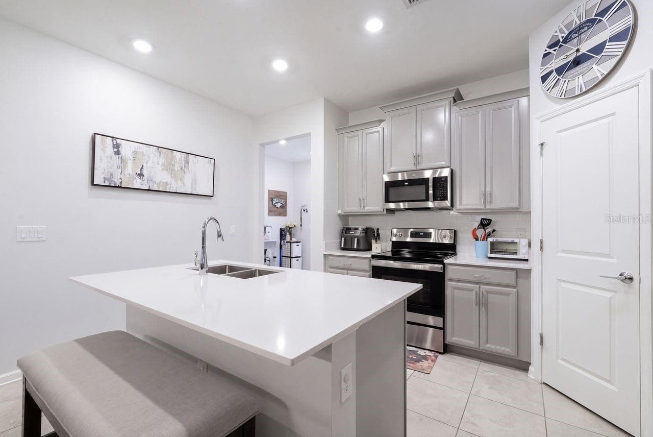Single Family Residence at 17126 QUICKSILVER AVE, WINTER GARDEN, photo 7 of 38