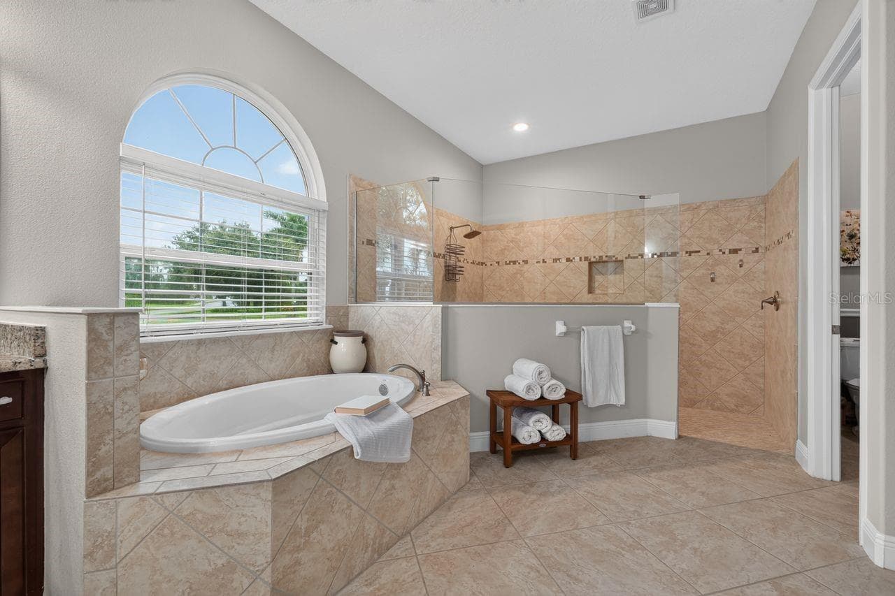 garden tub/ walk in shower stall - 17115 4TH AVE E, BRADENTON