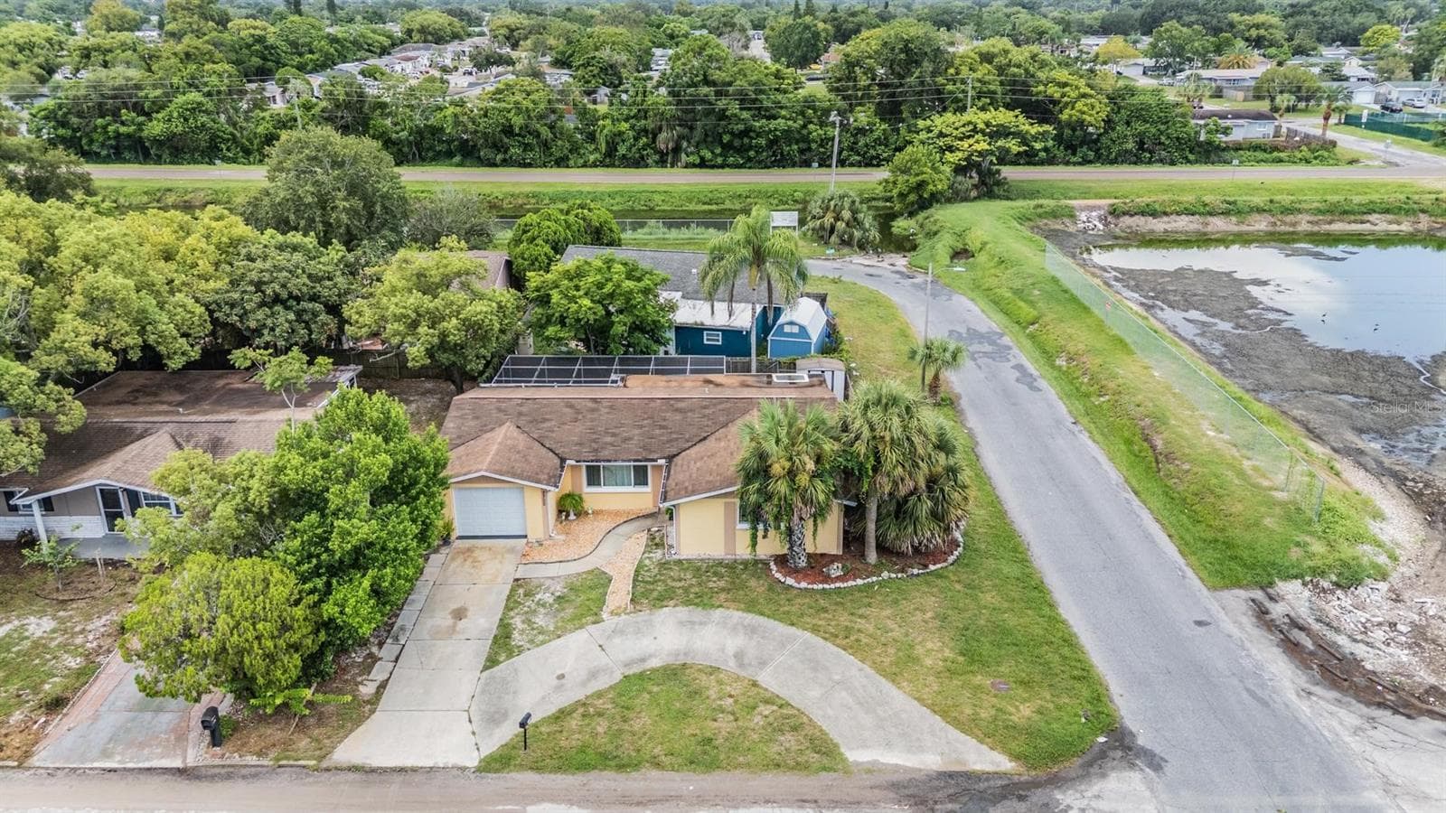 Corner lot - no side neighbor - 7700 BIRCHWOOD DR, PORT RICHEY