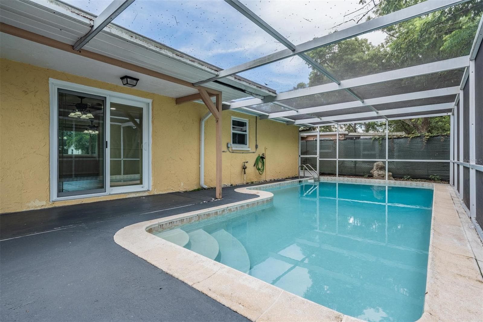 Slider from dining room out to the pool - 7700 BIRCHWOOD DR, PORT RICHEY