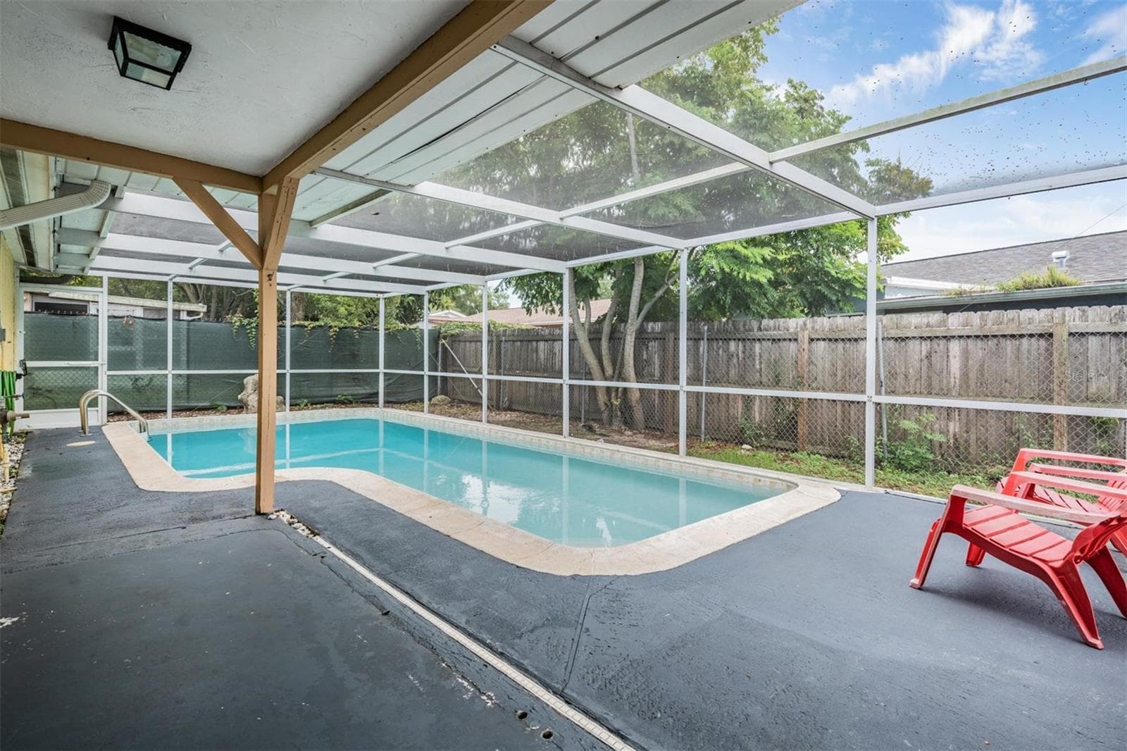 screened in pool and patio perfect for enjoying sunshine year-round - 7700 BIRCHWOOD DR, PORT RICHEY