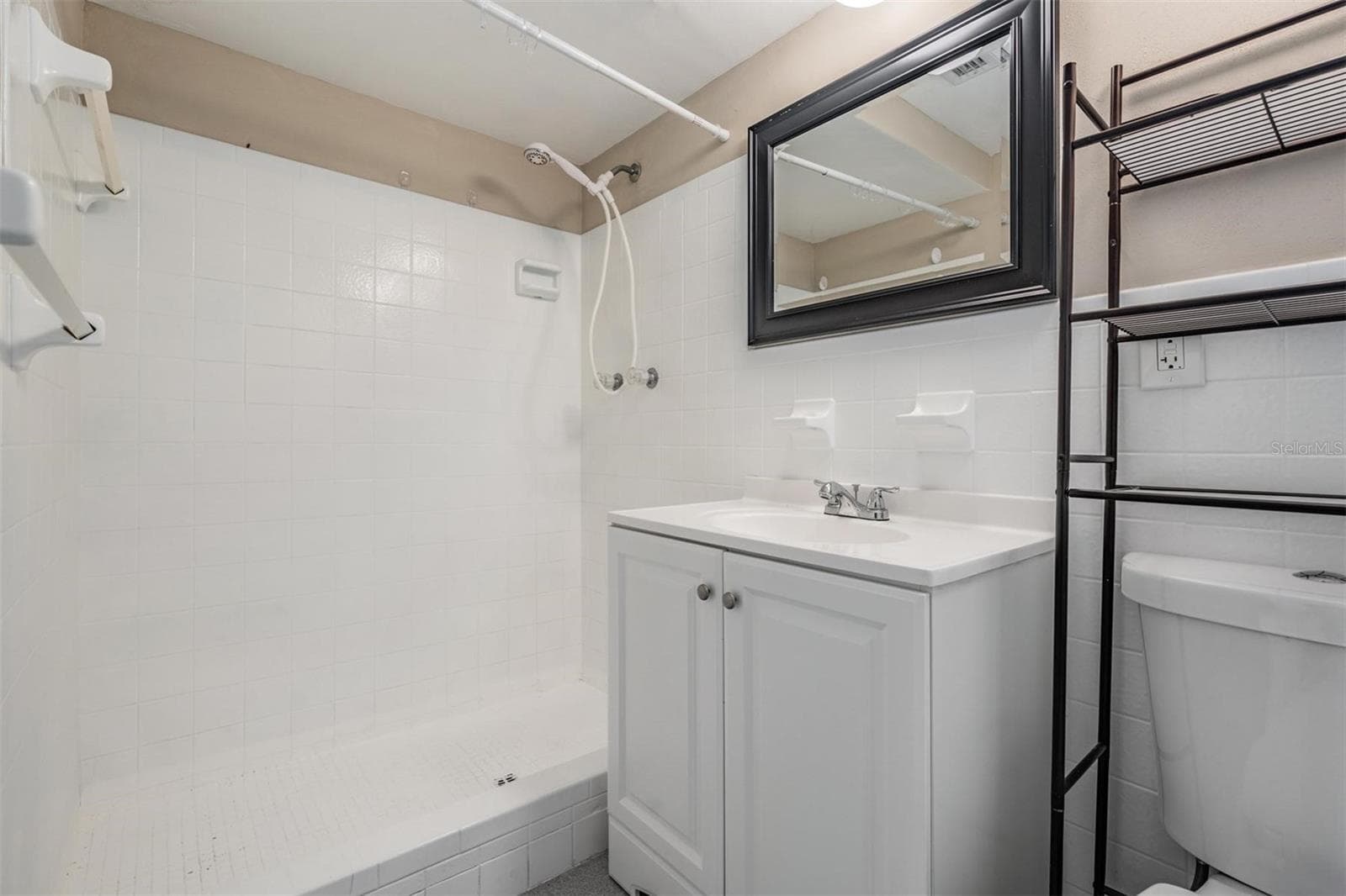Primary bath with convenient step in shower - 7700 BIRCHWOOD DR, PORT RICHEY