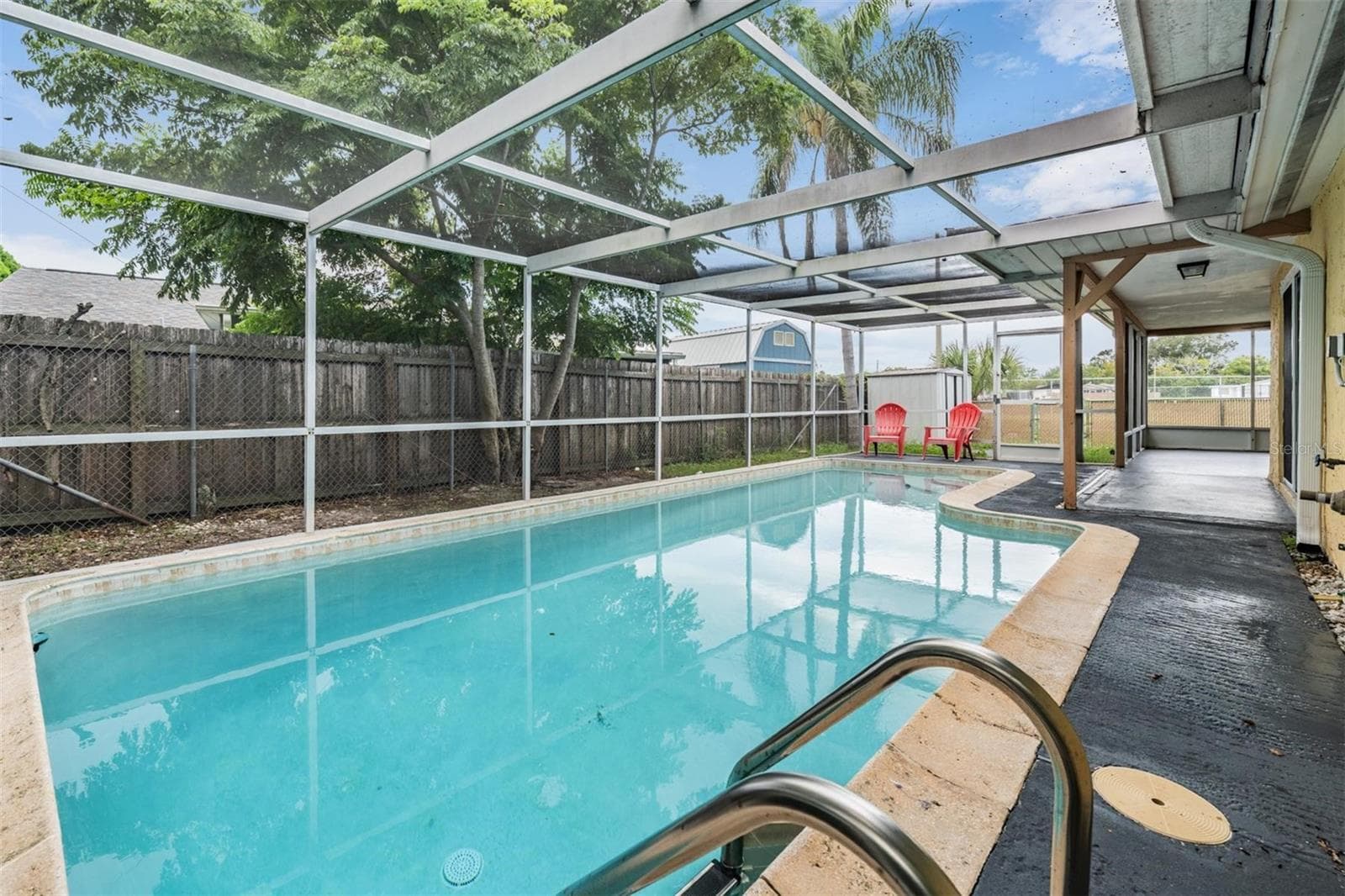 Come relax by the pool - 7700 BIRCHWOOD DR, PORT RICHEY