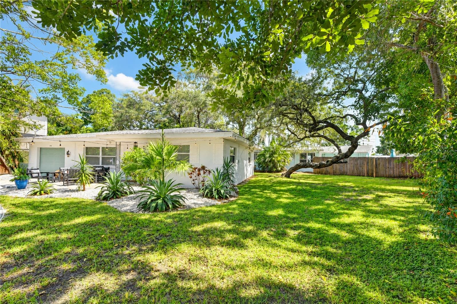 Single Family Residence at 200 LAGOON DR, PALM HARBOR, photo 12 of 73