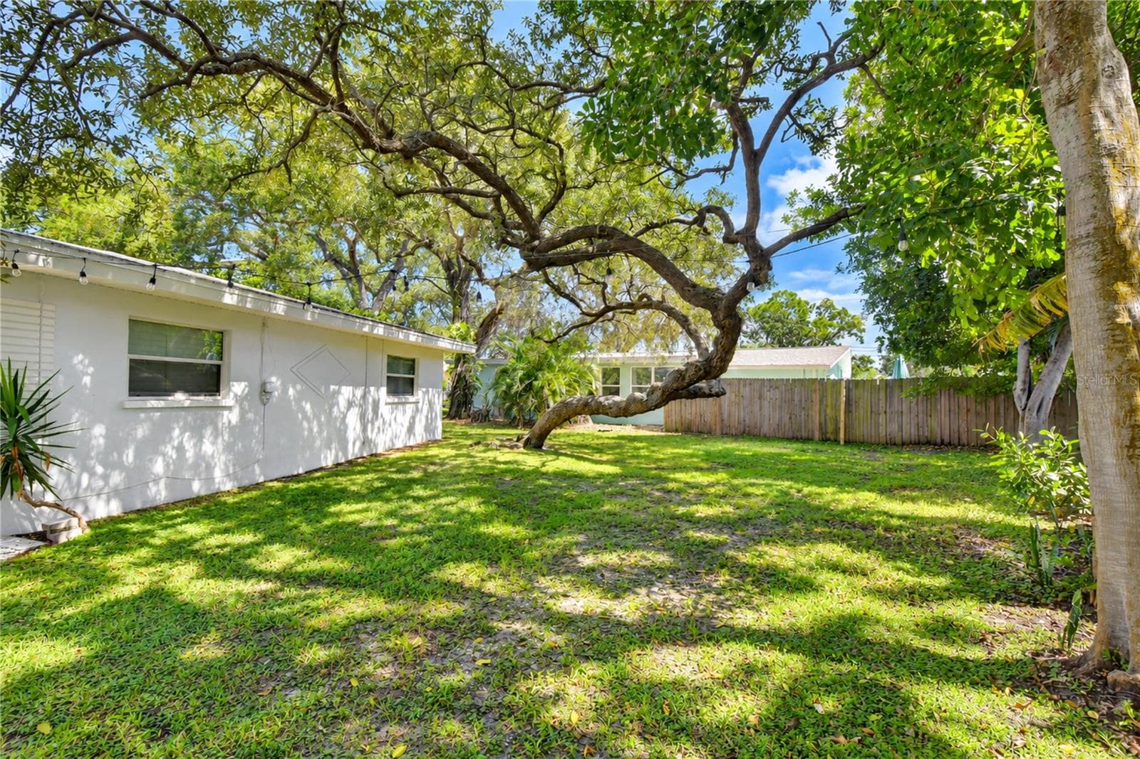 Single Family Residence at 200 LAGOON DR, PALM HARBOR, photo 13 of 73