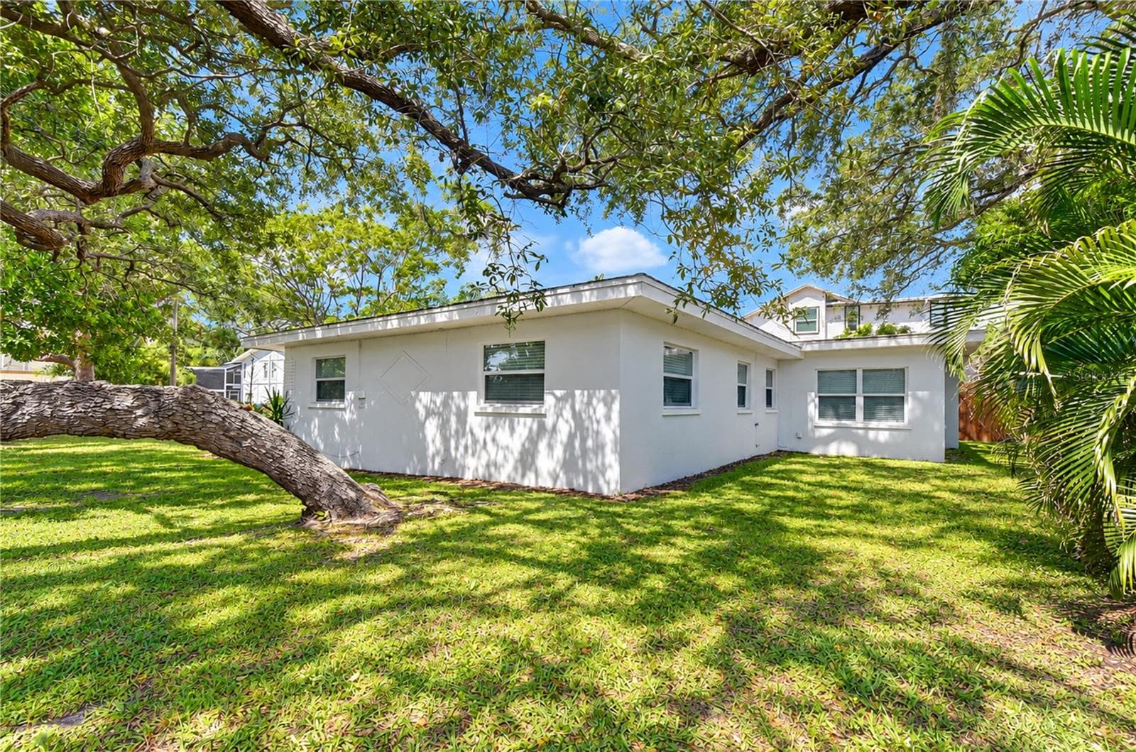 Single Family Residence at 200 LAGOON DR, PALM HARBOR, photo 15 of 73