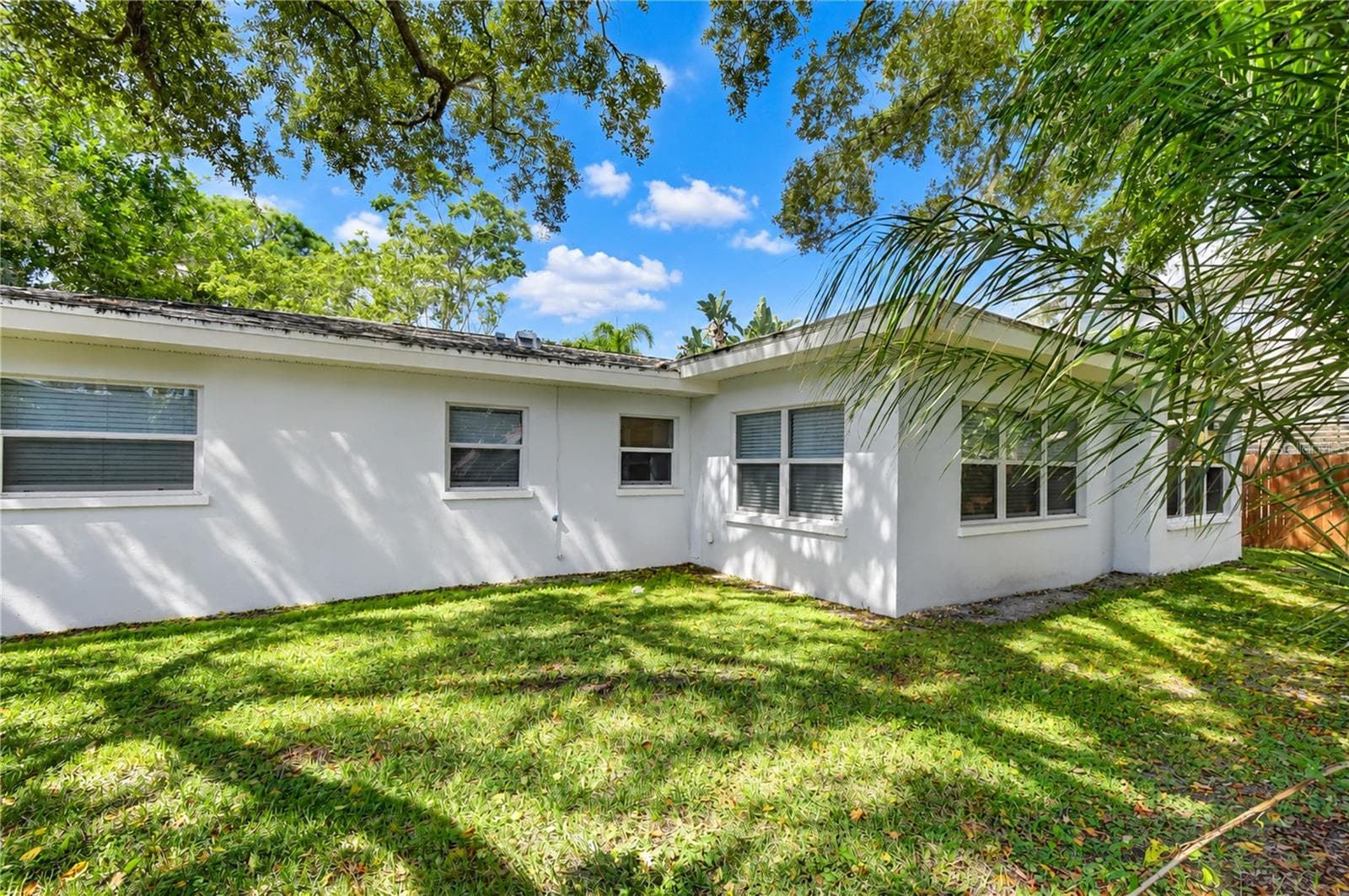 Single Family Residence at 200 LAGOON DR, PALM HARBOR, photo 17 of 73