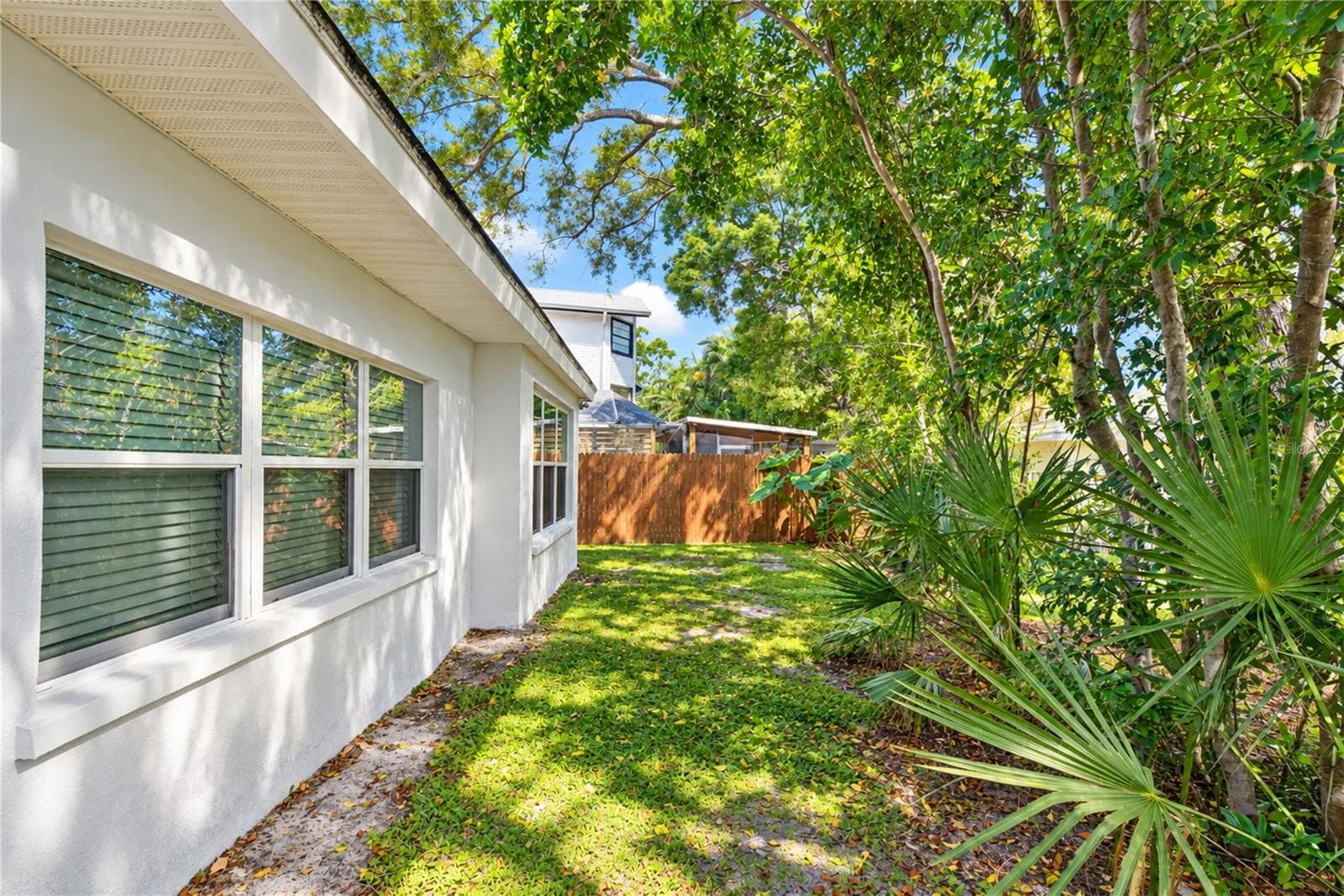 Single Family Residence at 200 LAGOON DR, PALM HARBOR, photo 18 of 73