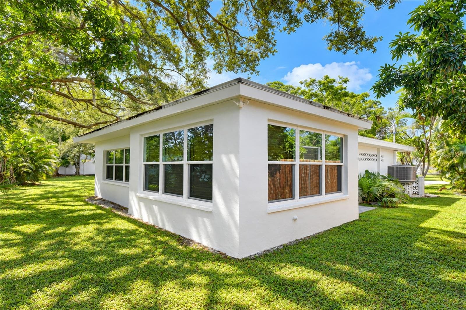 Single Family Residence at 200 LAGOON DR, PALM HARBOR, photo 19 of 73