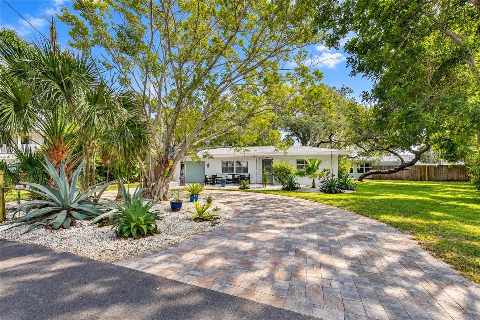 Single Family Residence at 200 LAGOON DR, PALM HARBOR, photo 22 of 73