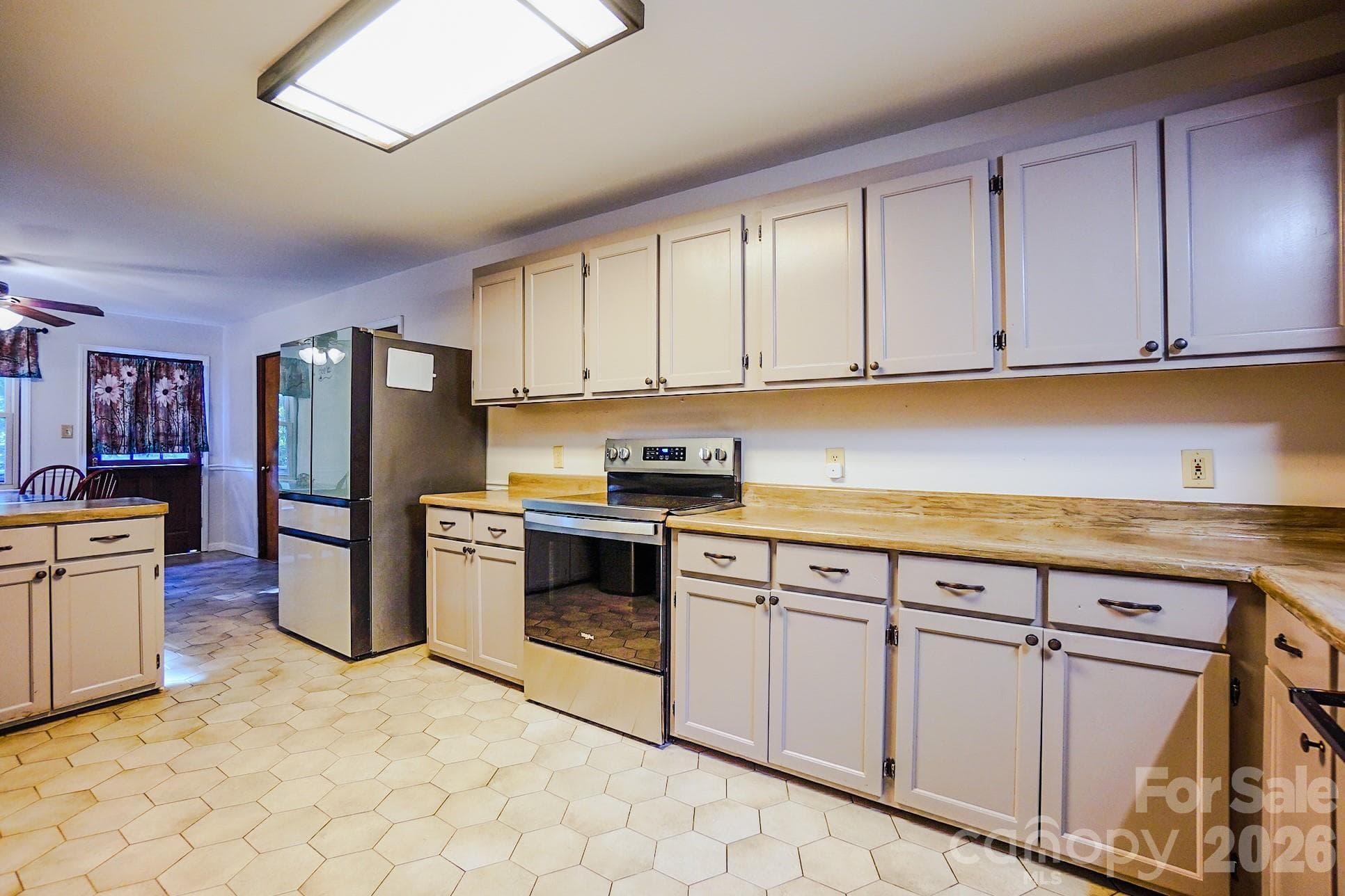 tons of cabinets - 3576 Julian Welborn Drive, Morganton