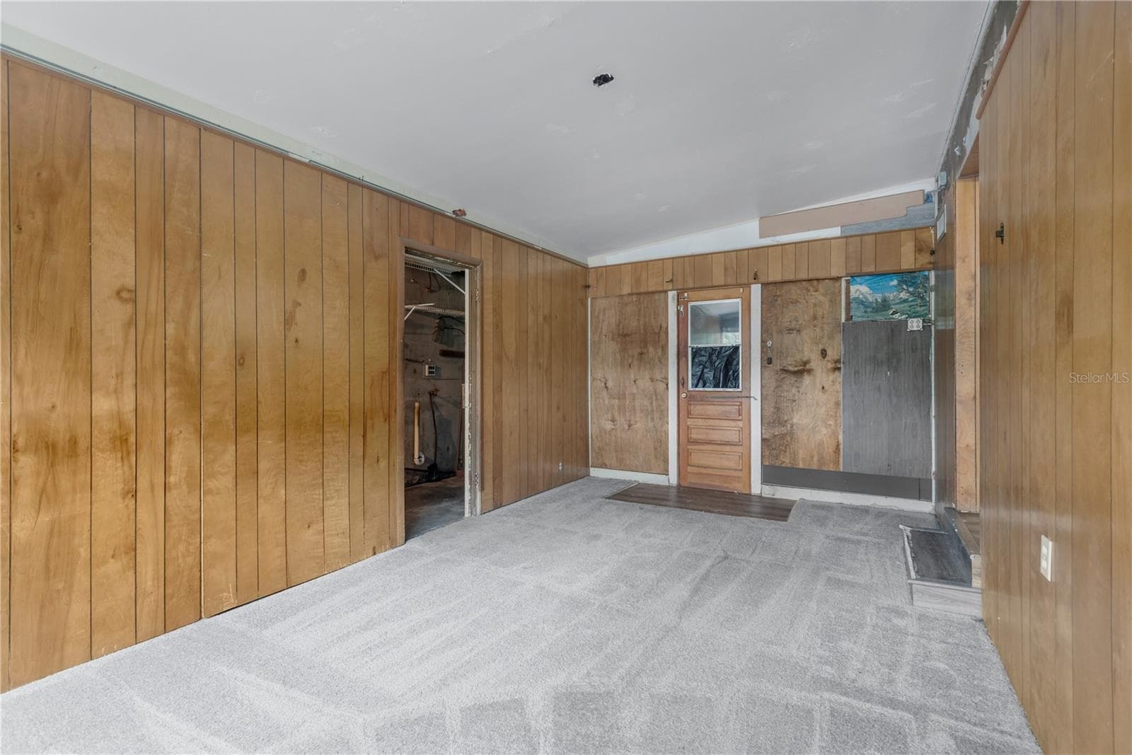 Single Family Residence at 2002 E CRENSHAW ST, TAMPA, photo 6 of 15