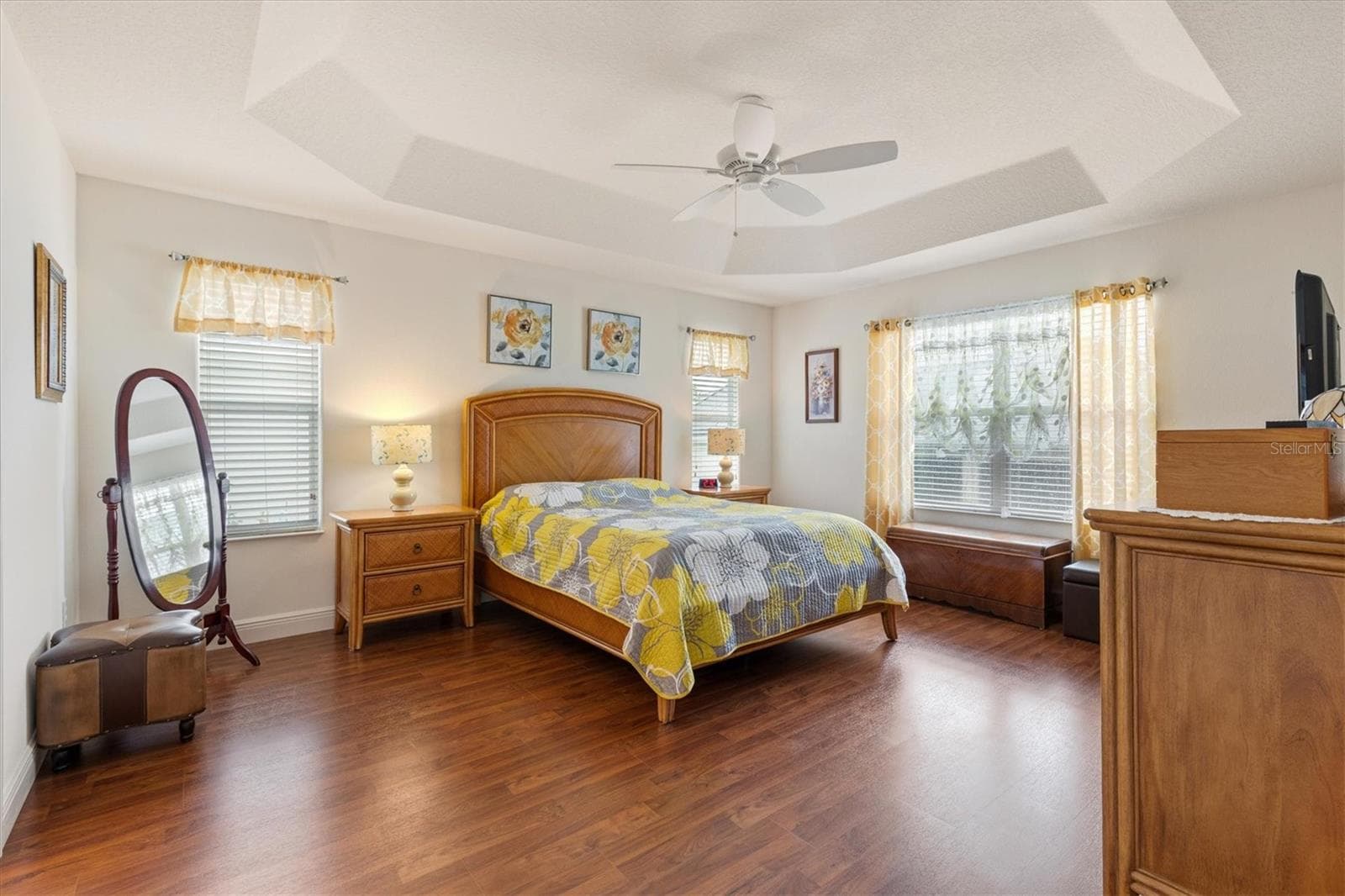 Primary Suite with tray ceiling. - 1926 ELDRIDGE LOOP, THE VILLAGES