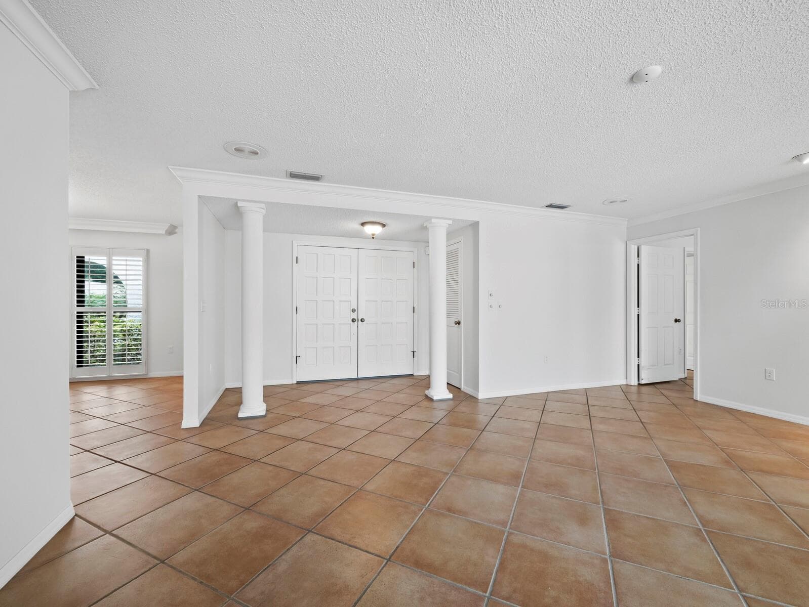 Single Family Residence at 6945 COUNTRY LAKES CIR, SARASOTA, photo 7 of 37