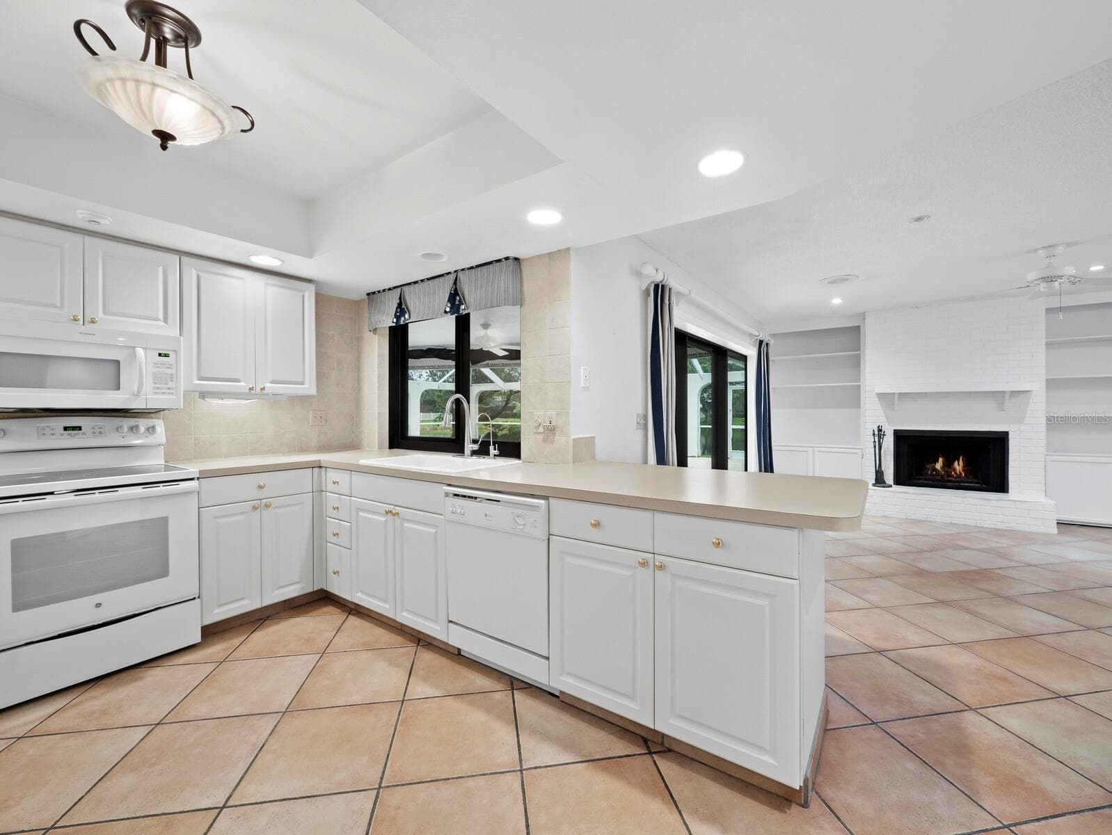 Single Family Residence at 6945 COUNTRY LAKES CIR, SARASOTA, photo 12 of 37