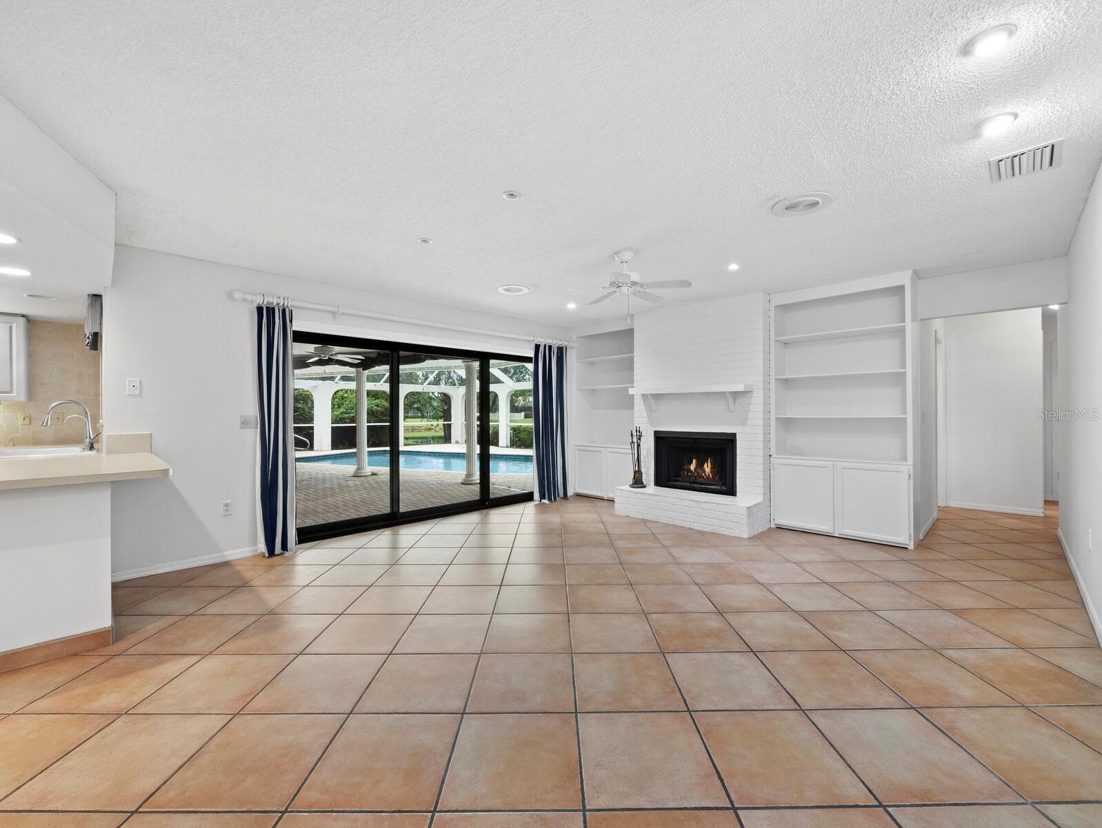Single Family Residence at 6945 COUNTRY LAKES CIR, SARASOTA, photo 13 of 37