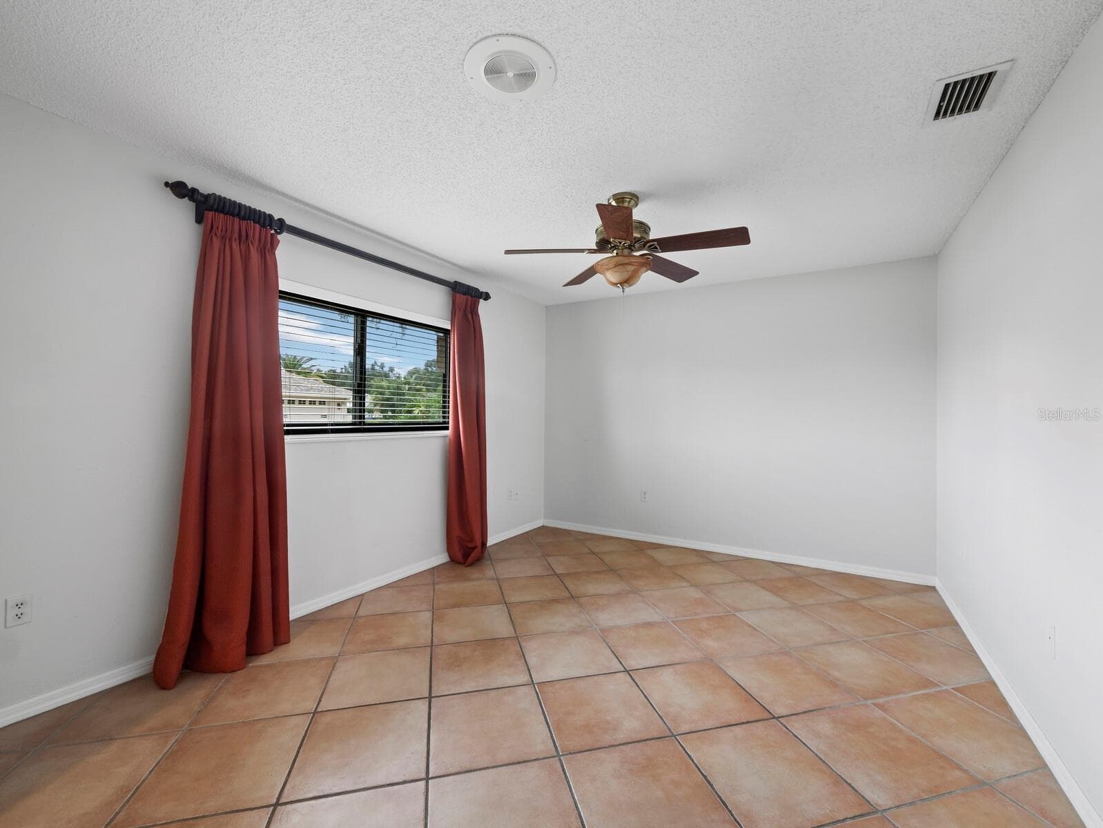 Single Family Residence at 6945 COUNTRY LAKES CIR, SARASOTA, photo 16 of 37