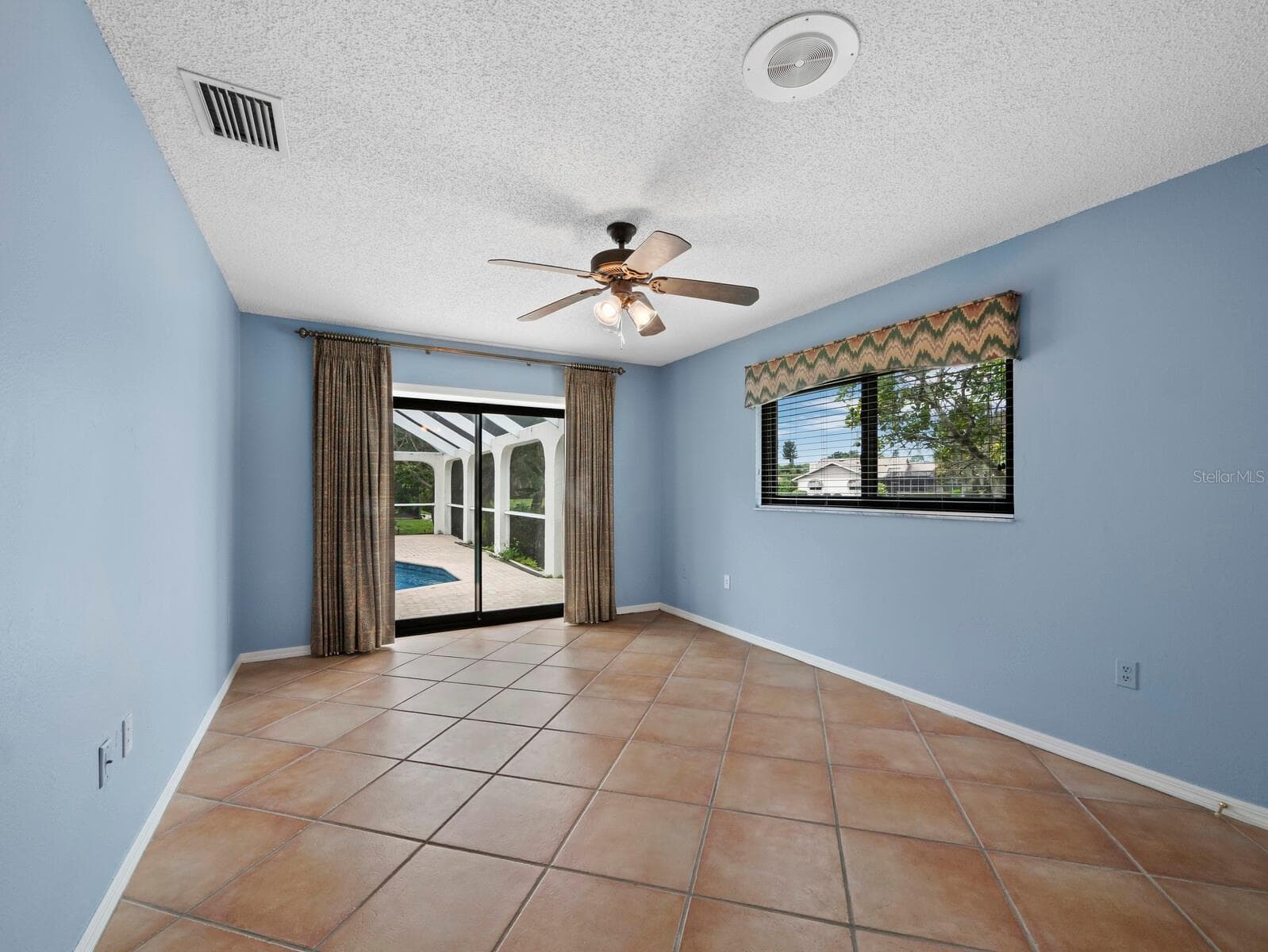 Single Family Residence at 6945 COUNTRY LAKES CIR, SARASOTA, photo 18 of 37