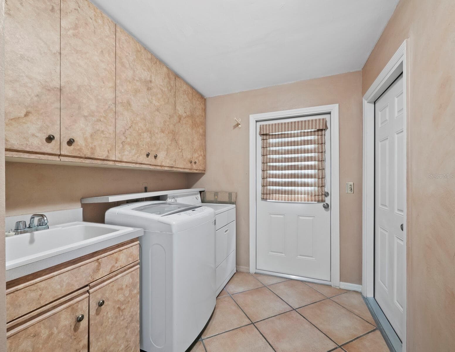 Single Family Residence at 6945 COUNTRY LAKES CIR, SARASOTA, photo 21 of 37