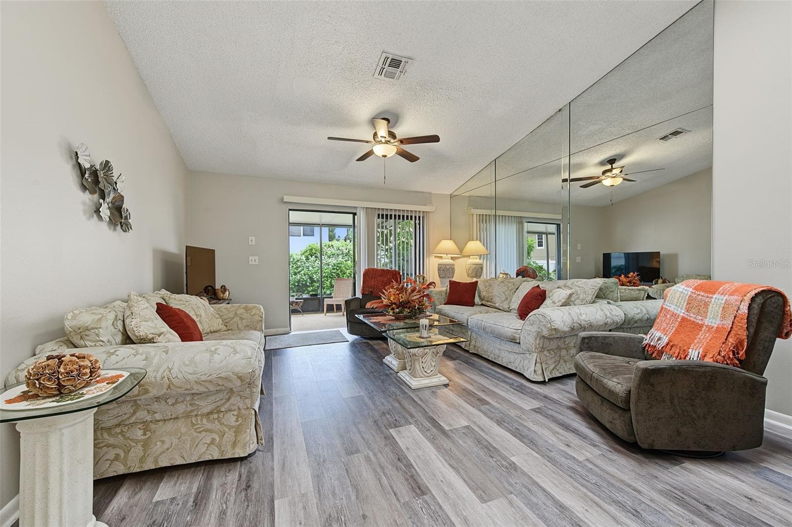 Large, Open Living Room with Skylights - 2771 SUMMERDALE DR #7, CLEARWATER