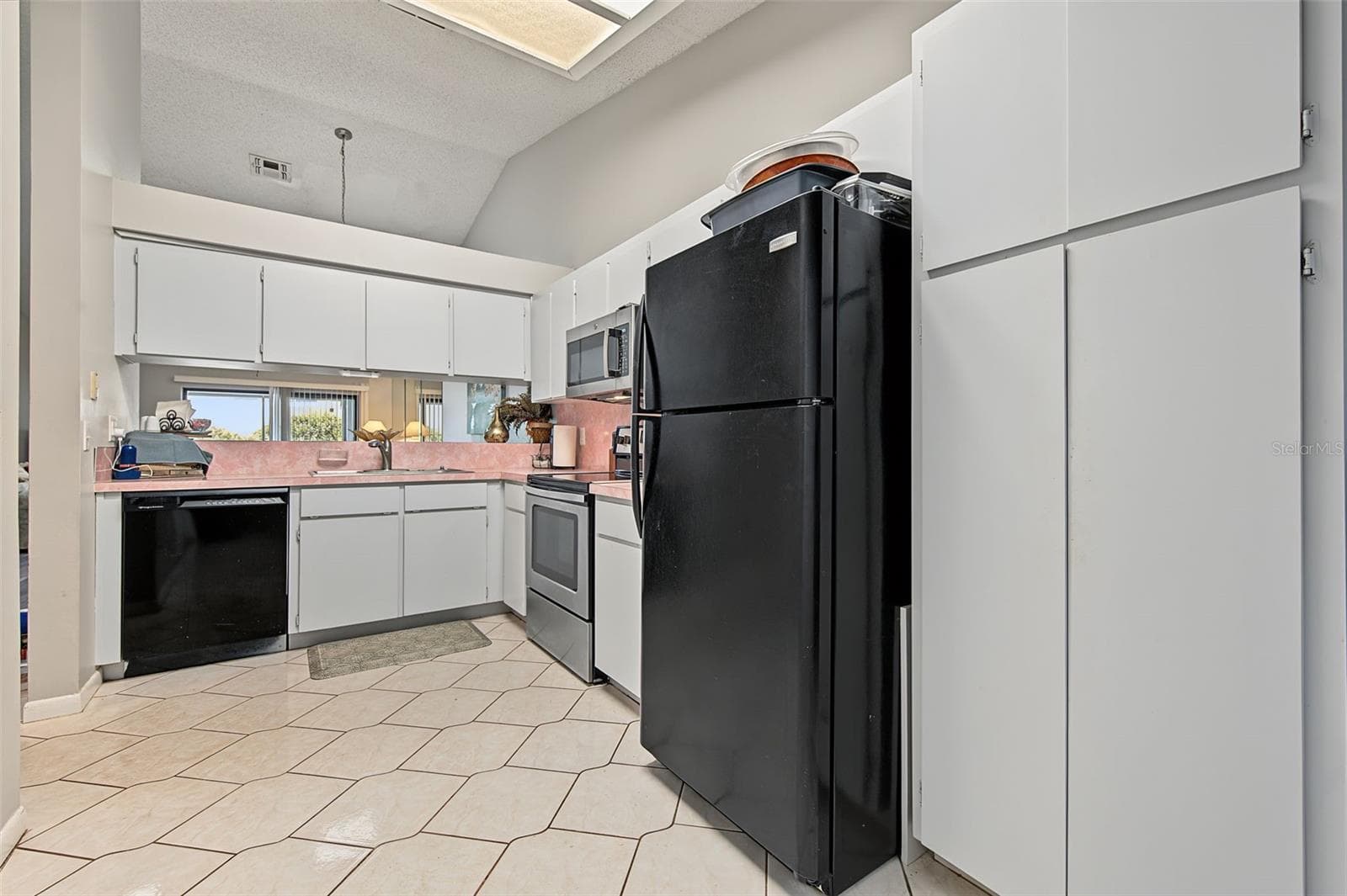 Plenty of counter & cabinet space - 2771 SUMMERDALE DR #7, CLEARWATER