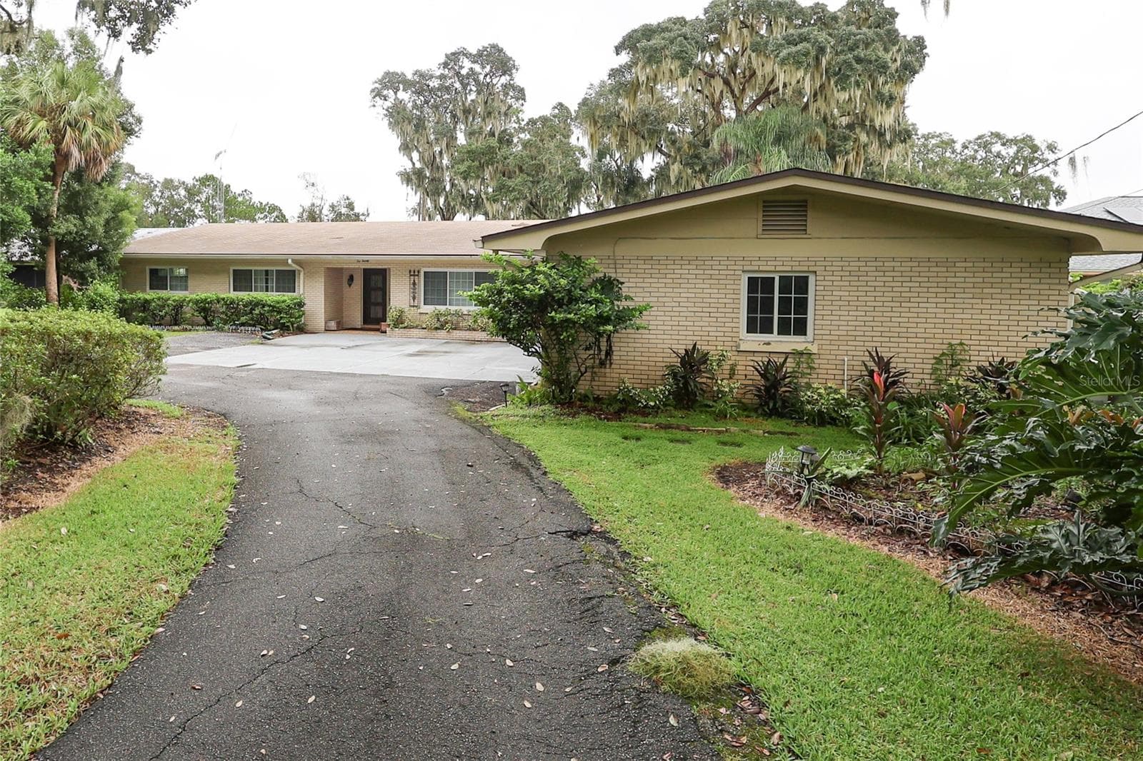 Single Family Residence at 1020 W LAKE HAMILTON DR, WINTER HAVEN, photo 7 of 56