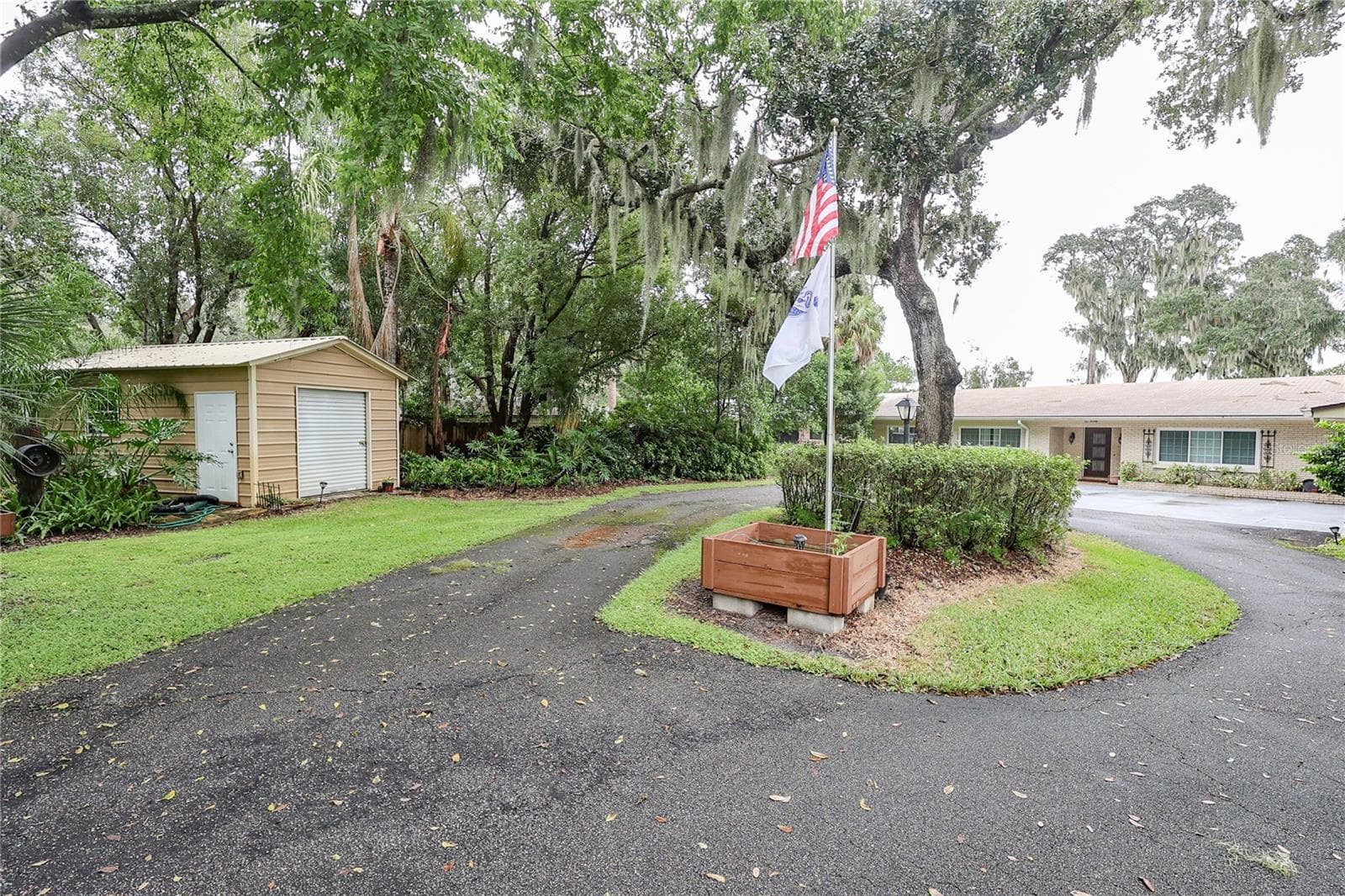 Single Family Residence at 1020 W LAKE HAMILTON DR, WINTER HAVEN, photo 8 of 56