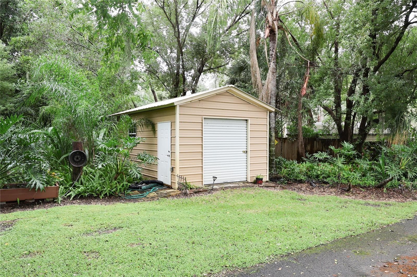 Single Family Residence at 1020 W LAKE HAMILTON DR, WINTER HAVEN, photo 6 of 56