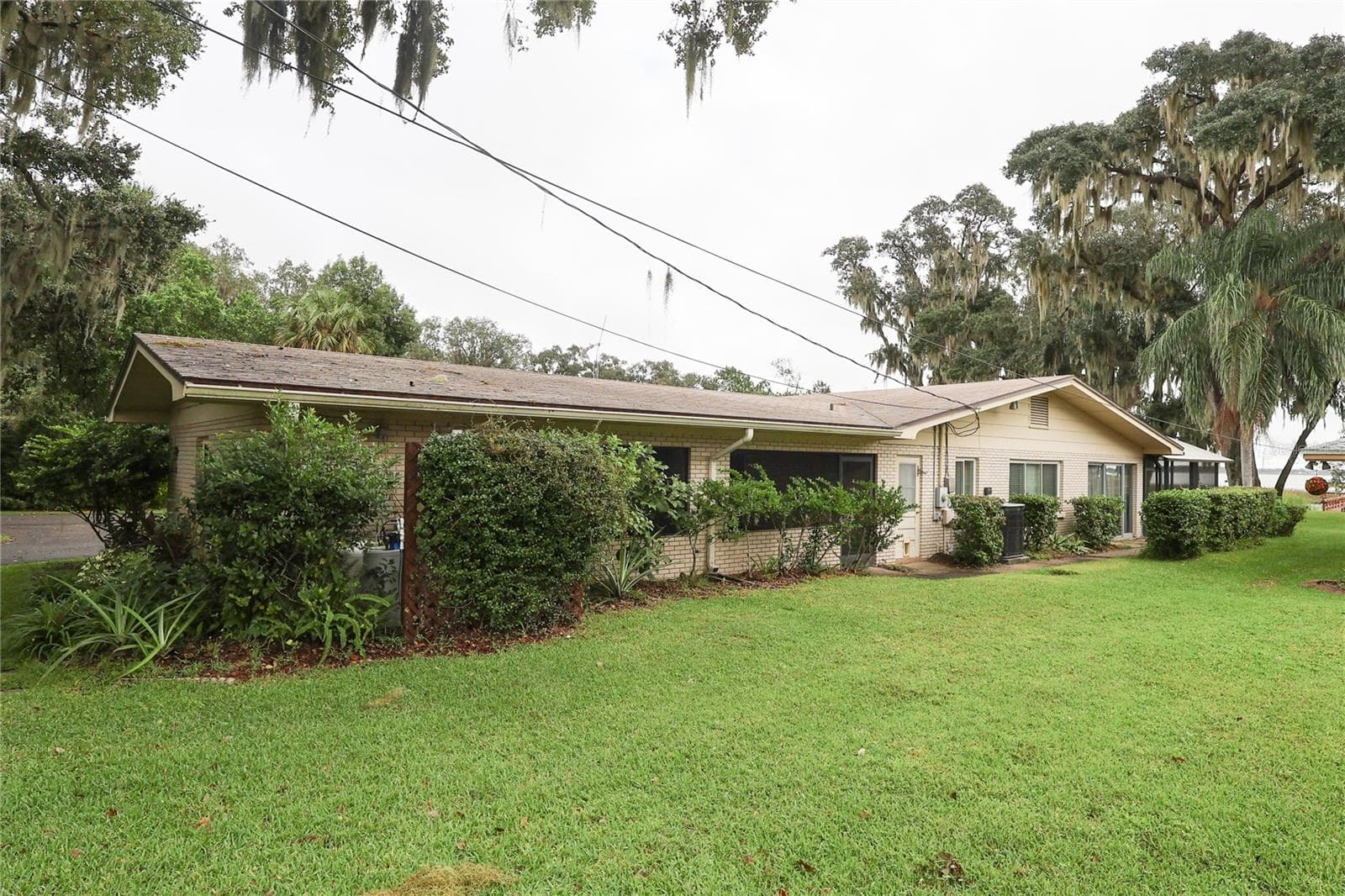 Single Family Residence at 1020 W LAKE HAMILTON DR, WINTER HAVEN, photo 10 of 56