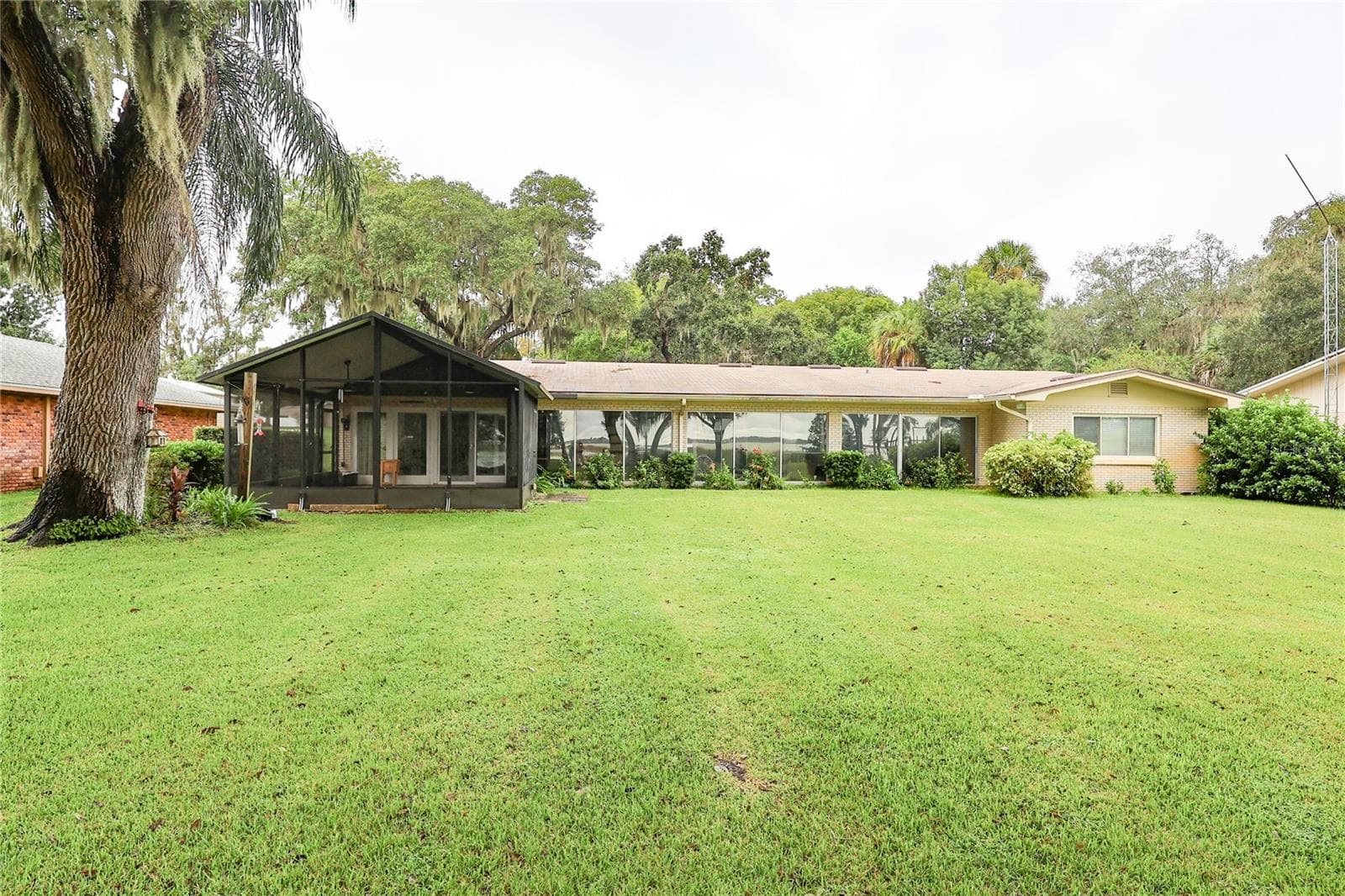 Single Family Residence at 1020 W LAKE HAMILTON DR, WINTER HAVEN, photo 12 of 56