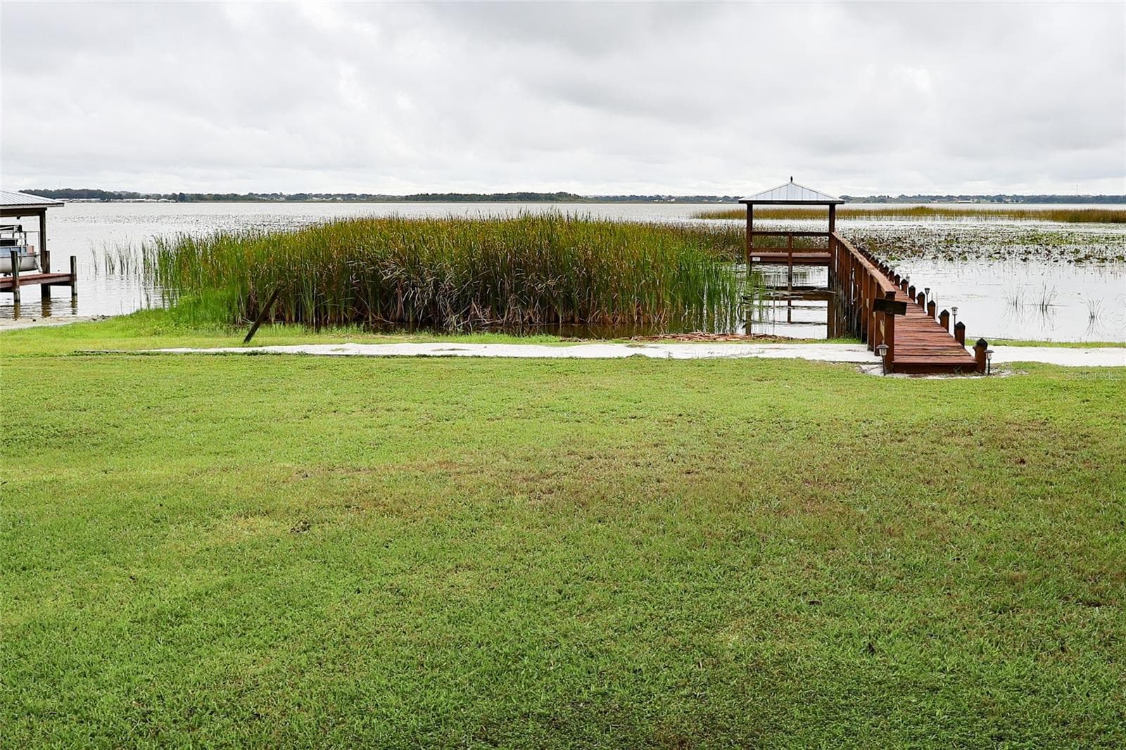 Single Family Residence at 1020 W LAKE HAMILTON DR, WINTER HAVEN, photo 14 of 56