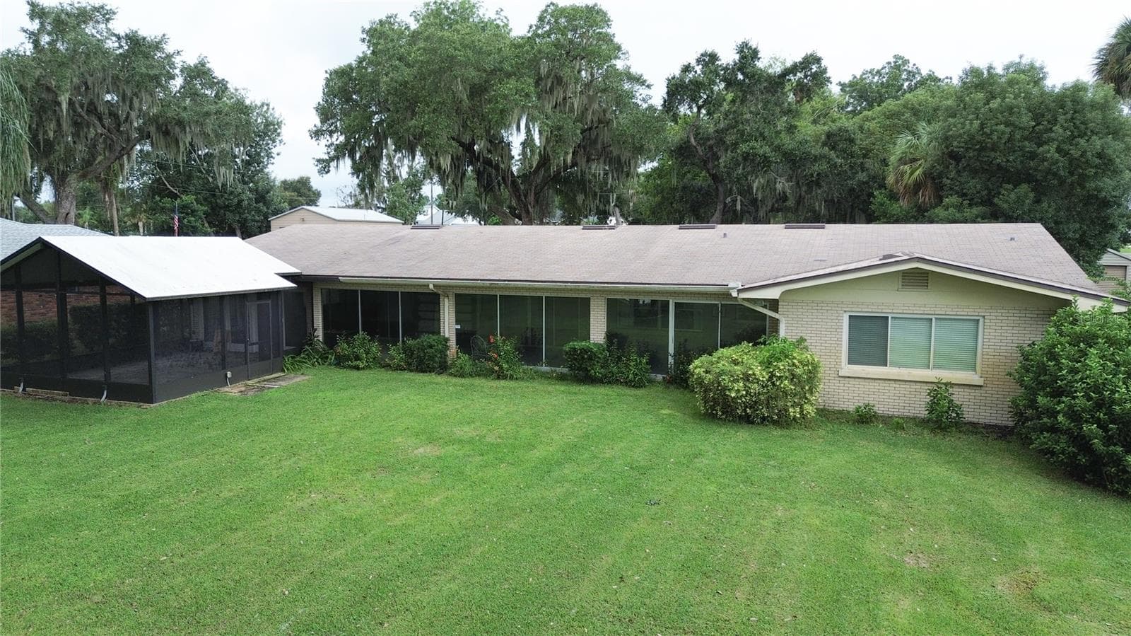 Single Family Residence at 1020 W LAKE HAMILTON DR, WINTER HAVEN, photo 11 of 56