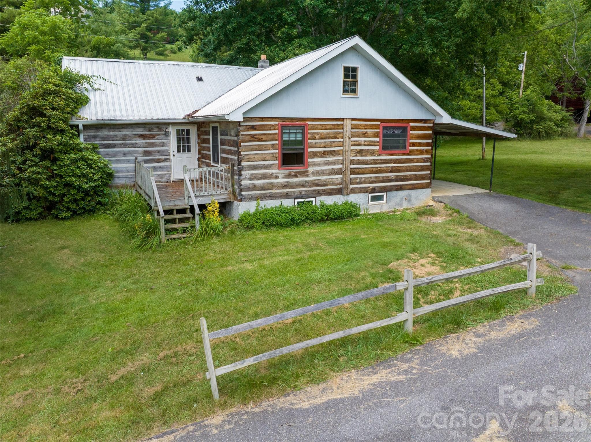 3 bed 2 full bath Guest house. Near the barn with a silo & chicken coops housing thriving, egg-laying hens. - 316 Stevenson Cove Road, Waynesville