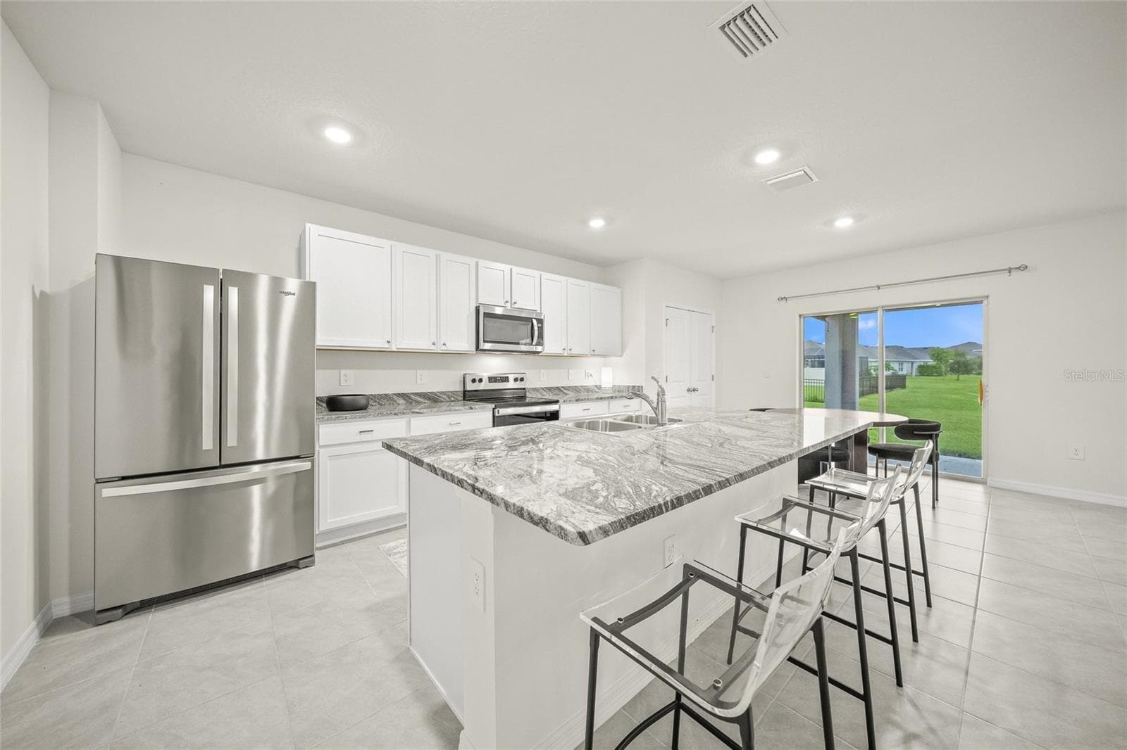 Beautiful Kitchen Island - 5215 MONTELENA CV SW, BRADENTON